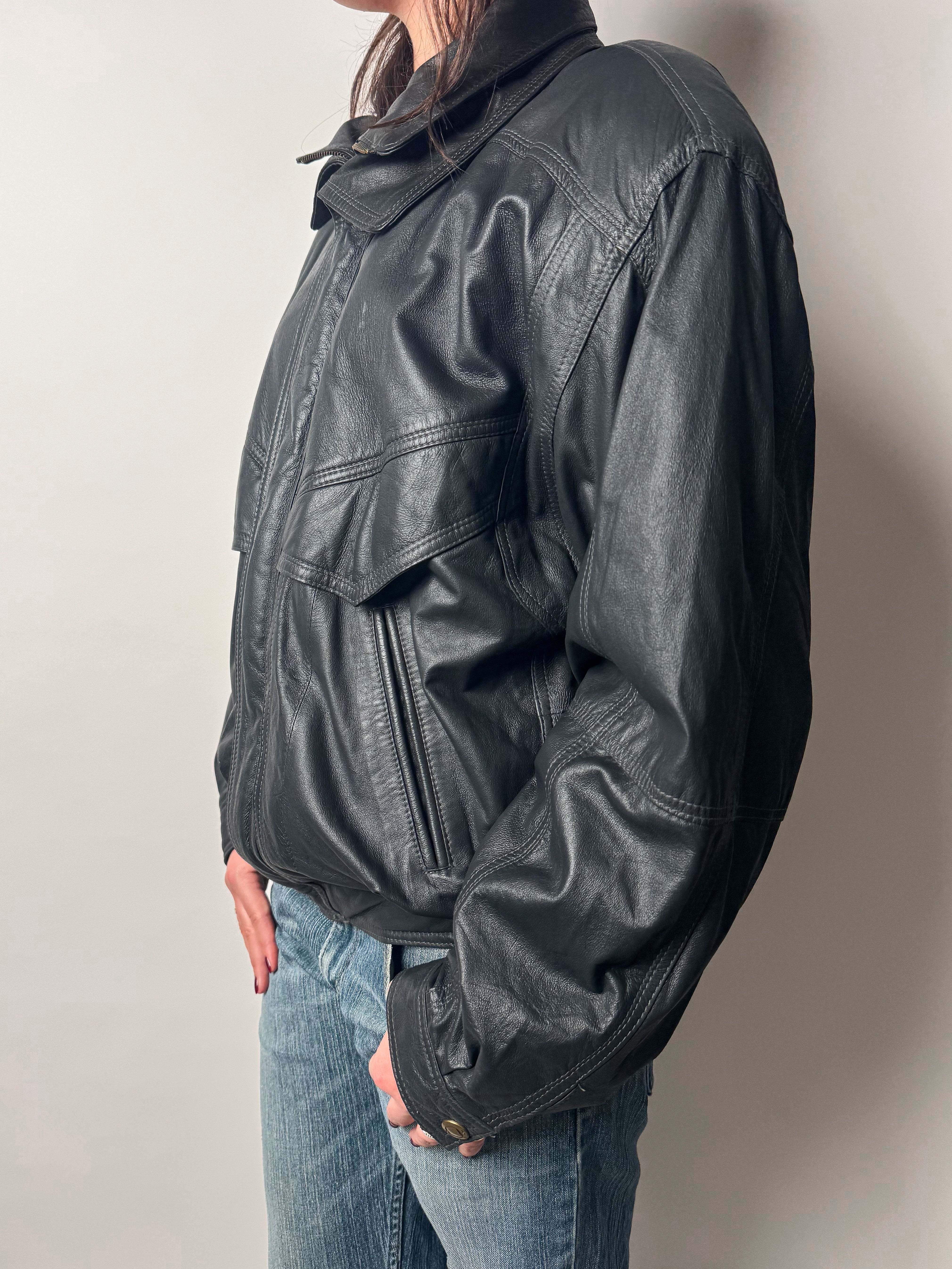 מעיל עור שחור (M)