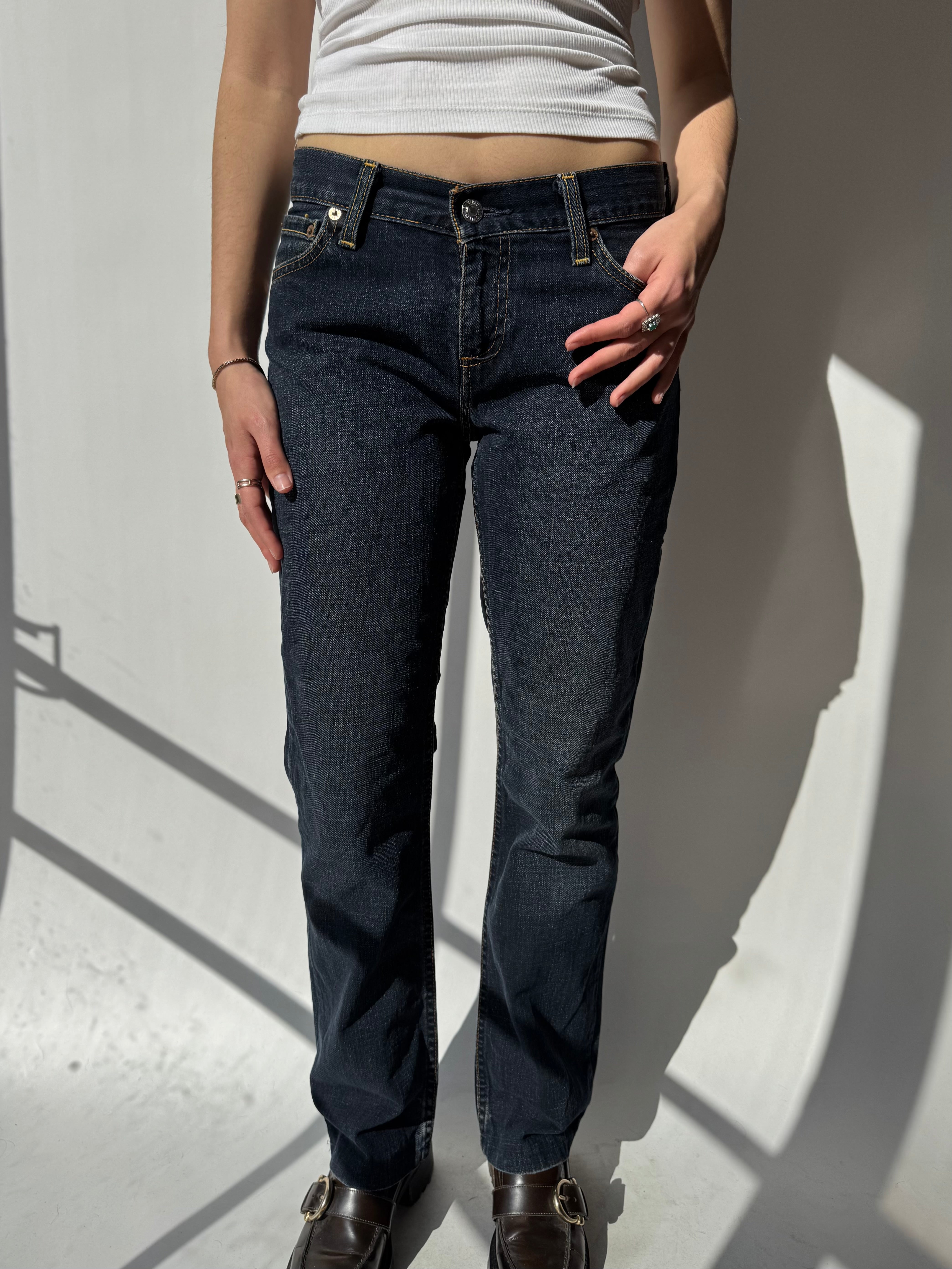 ג׳ינס כהה בגזרת בוטקאט Levi's (36)