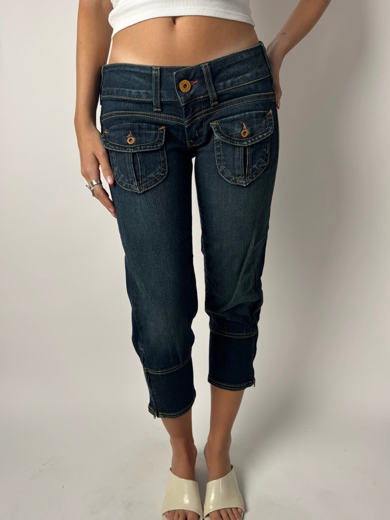 ג׳ינס 3/4 כהה בגזרה נמוכה (36)