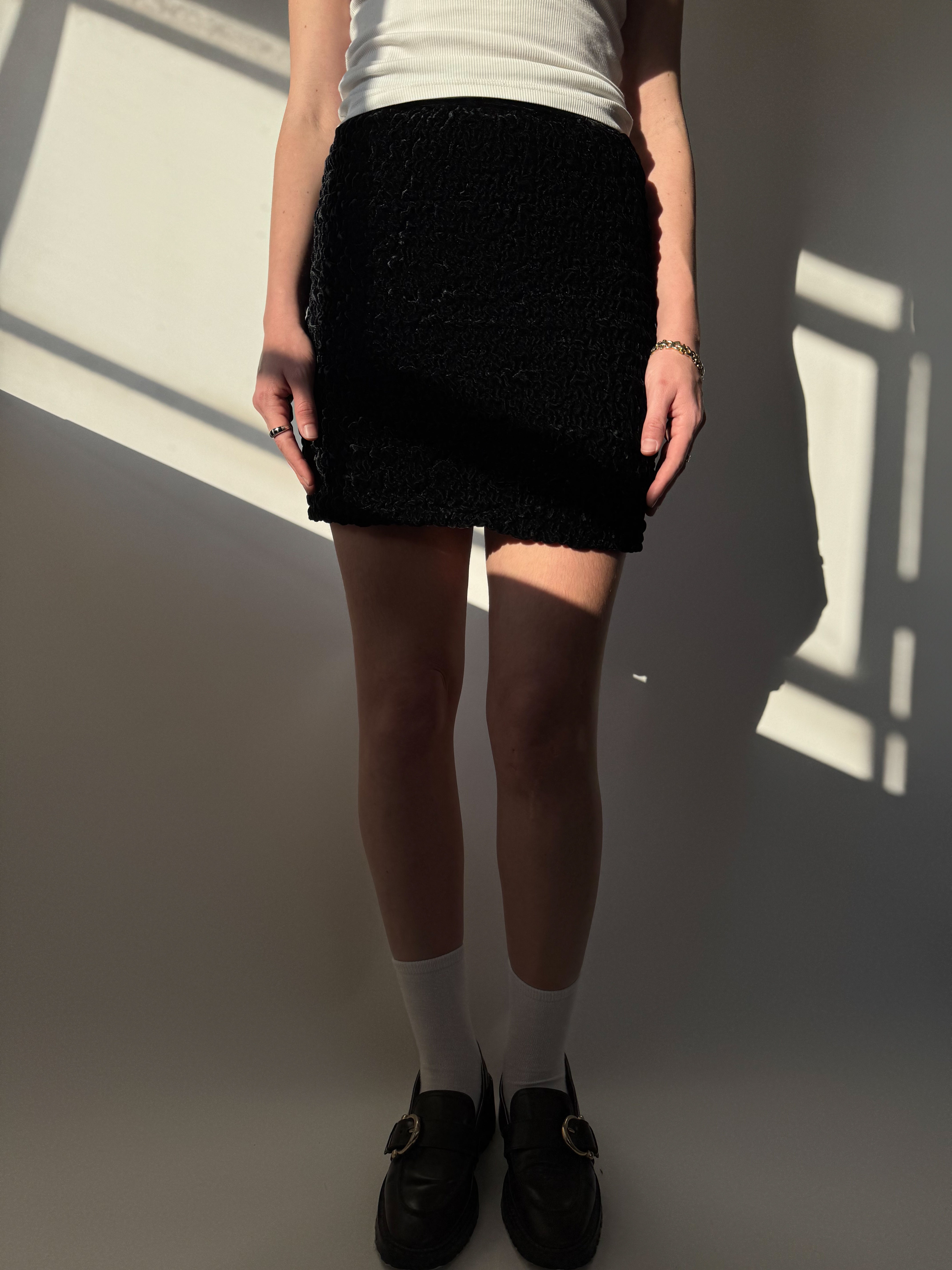 חצאית מיני שחורה מקטיפה (34)