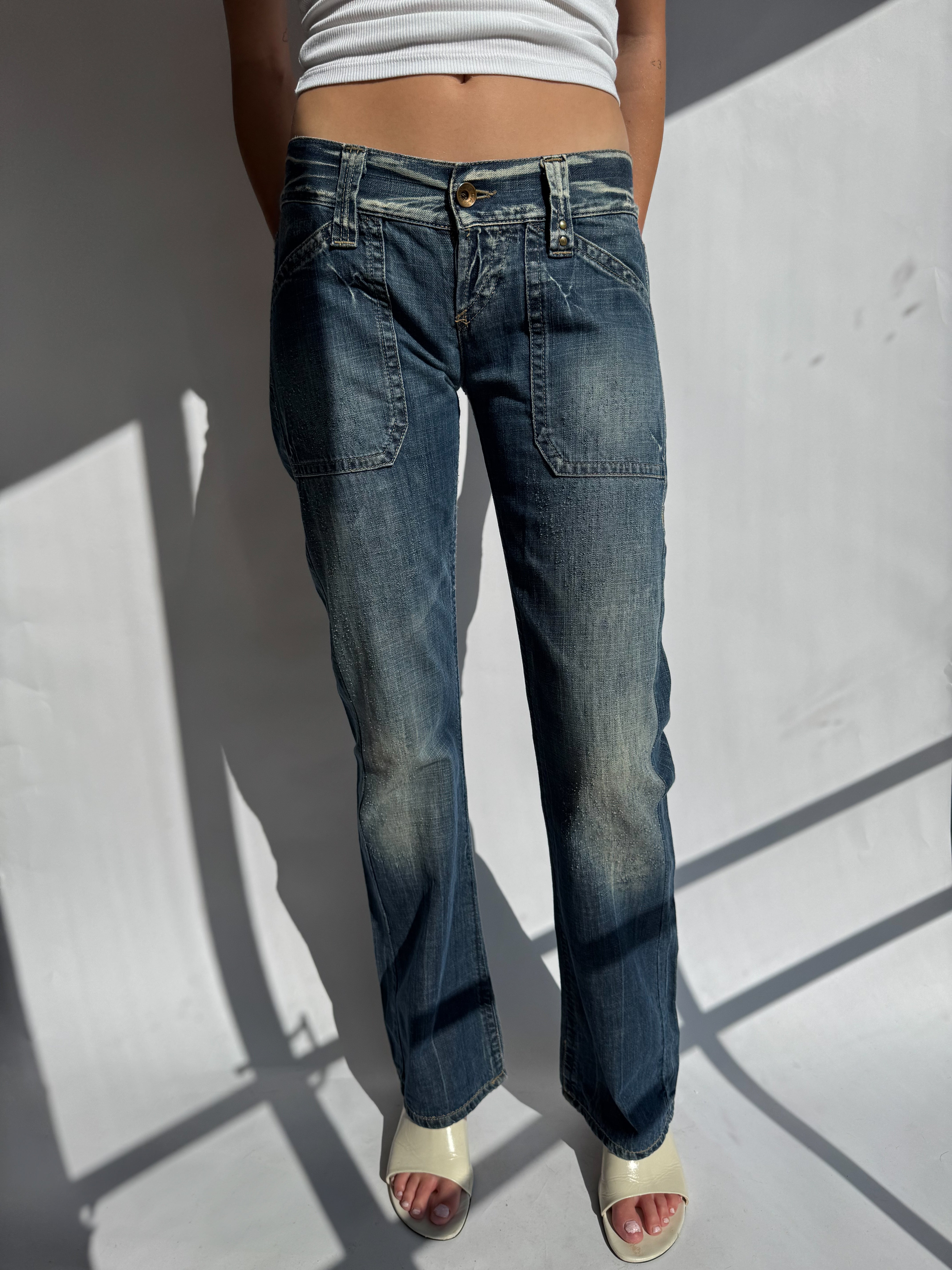 ג׳ינס בגזרה נמוכה ומתרחבת (36)