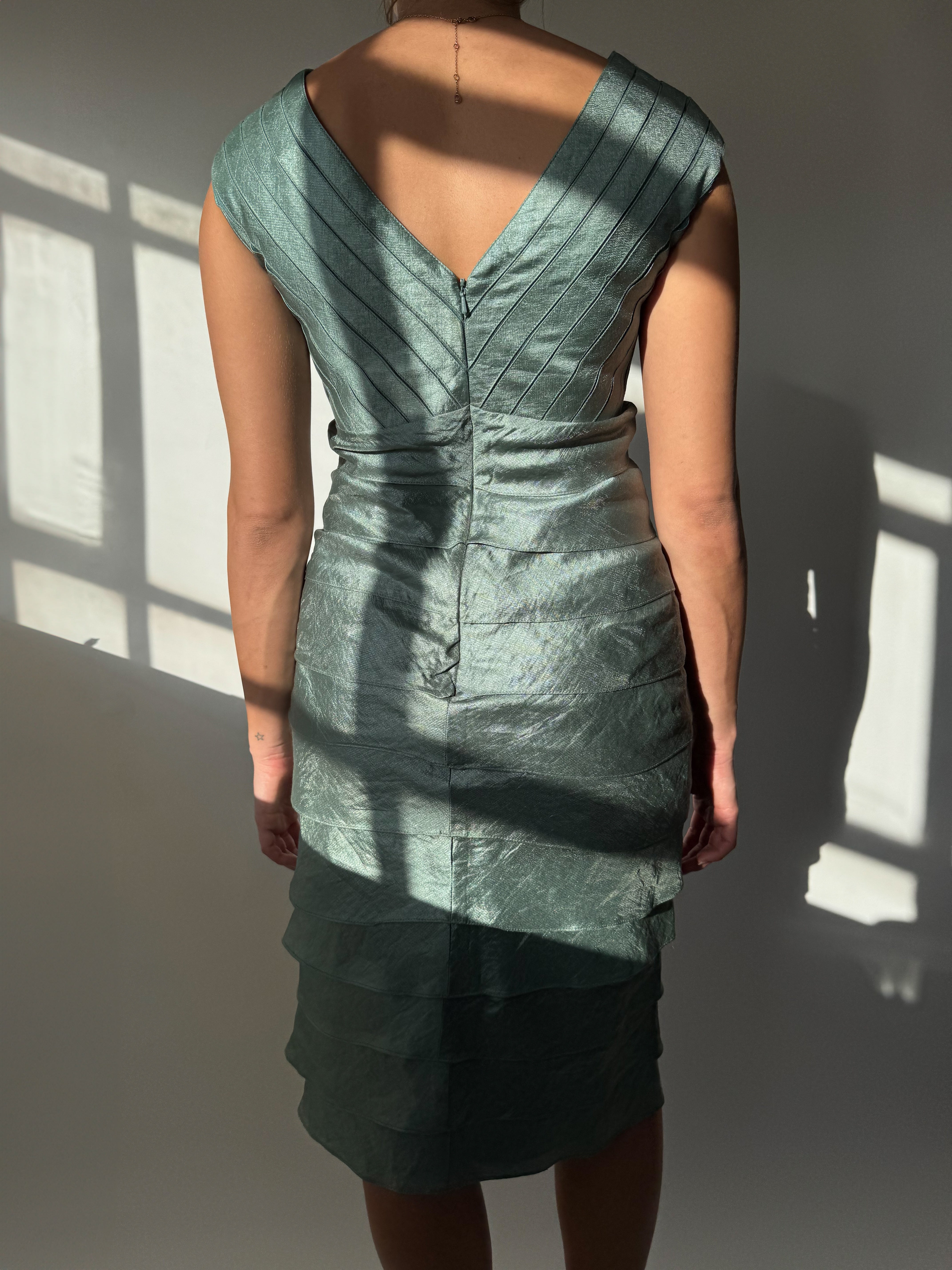 שמלת שכבות מטאלית (M-L)