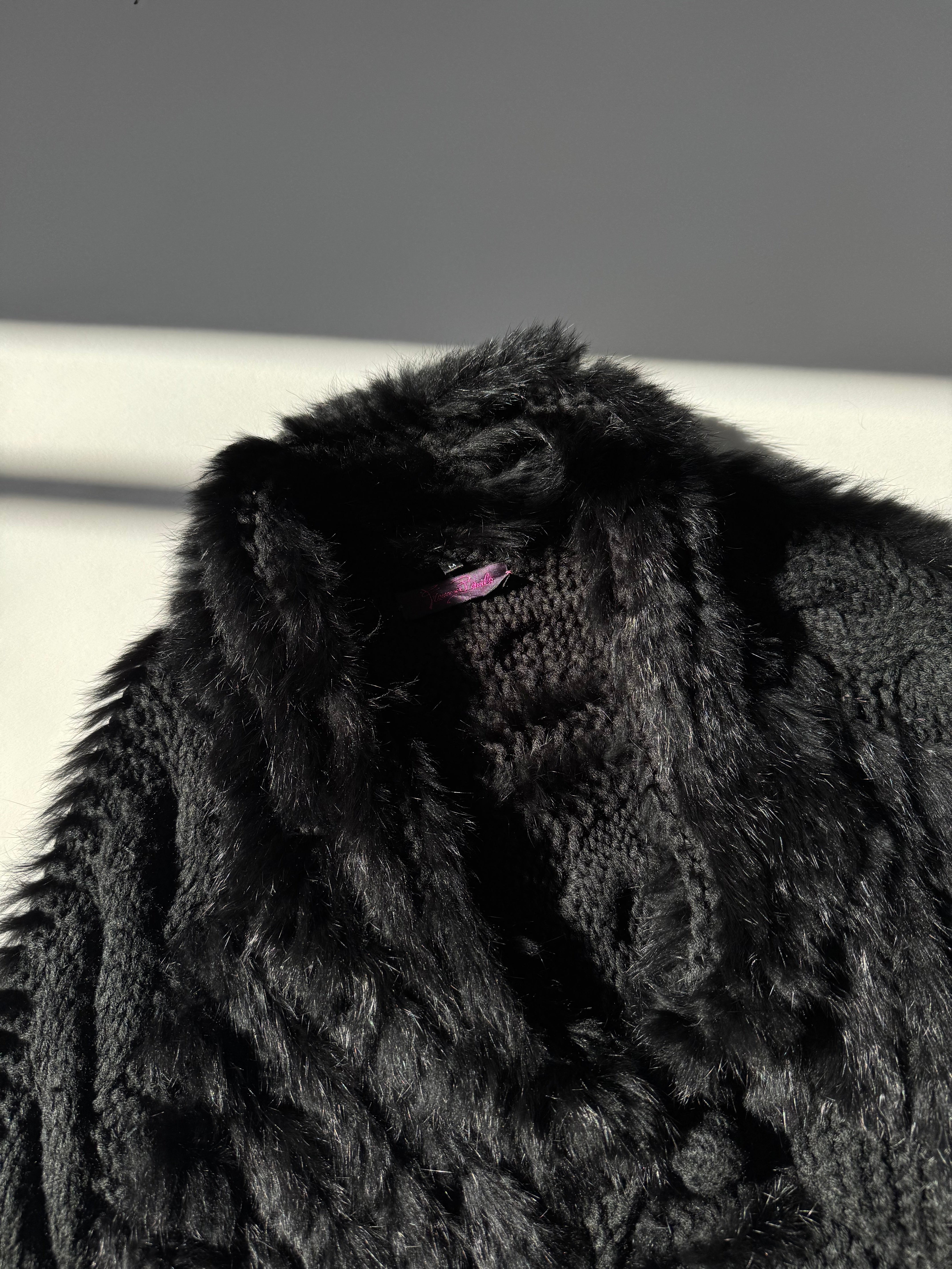 עליונית סרוגה בשילוב פרוות ארנב (M)