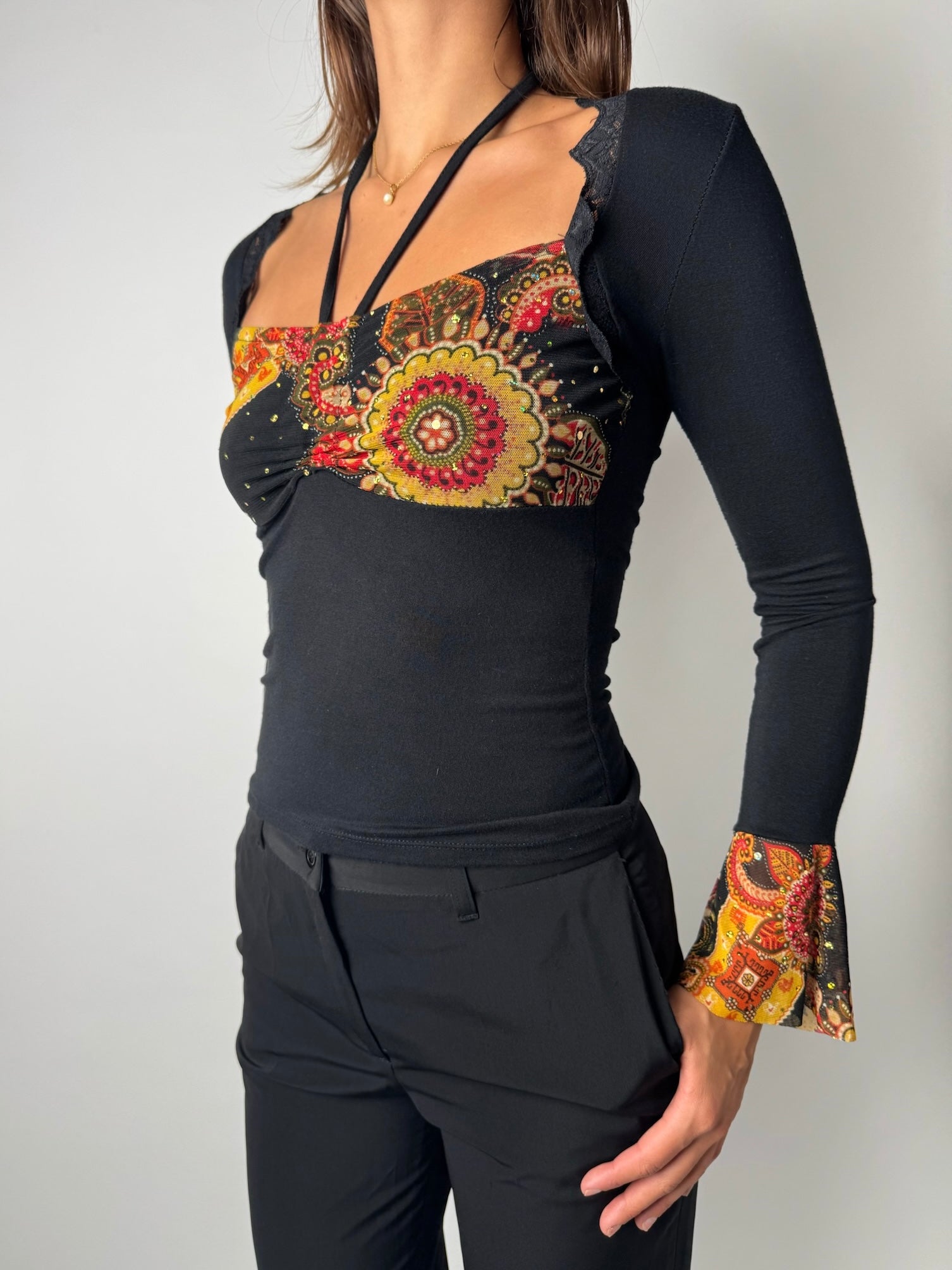 חולצה עם הדפס פייזלי מנצנץ (S)