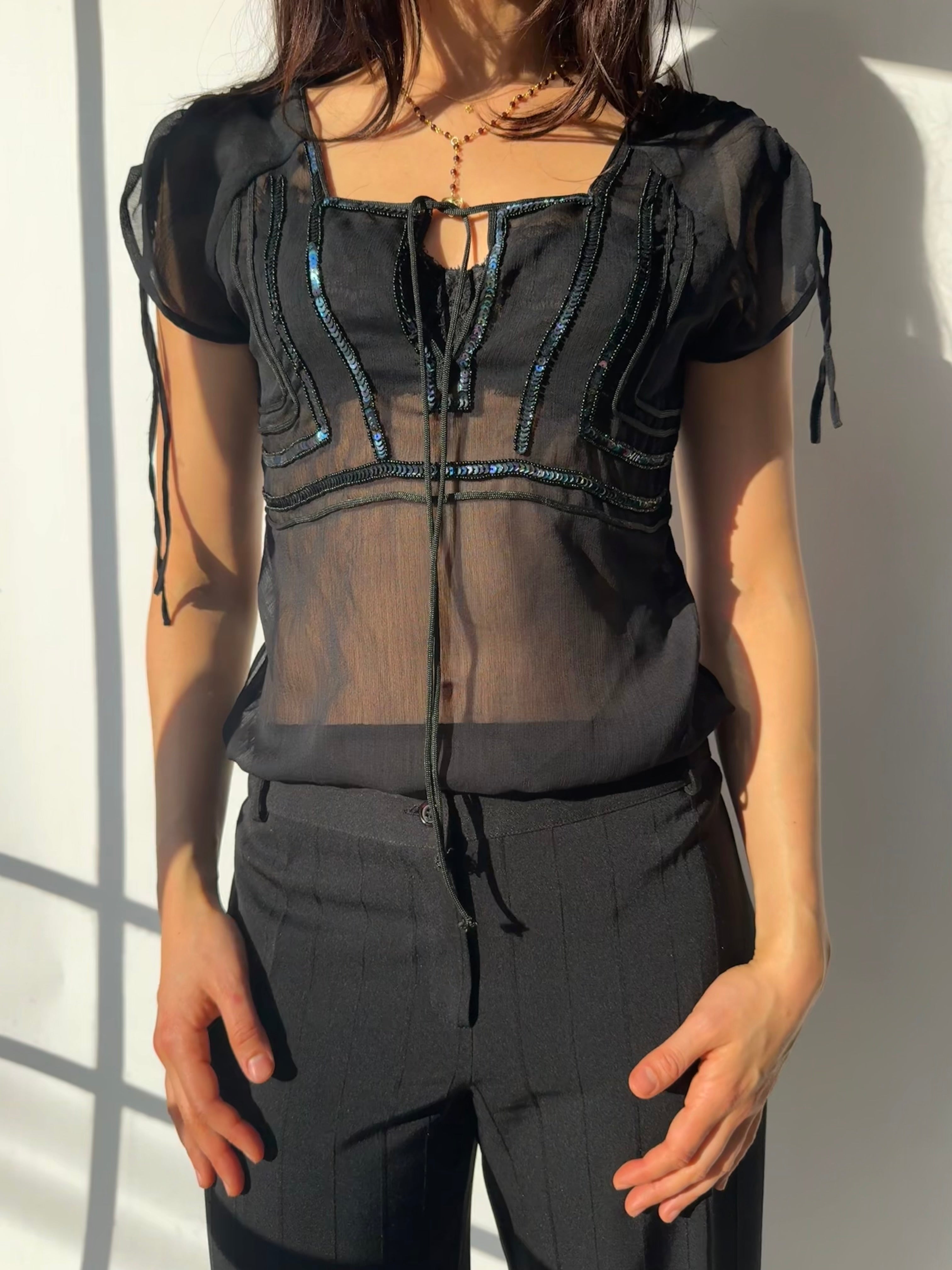 חולצת שיפון בשילוב פייטים (S)