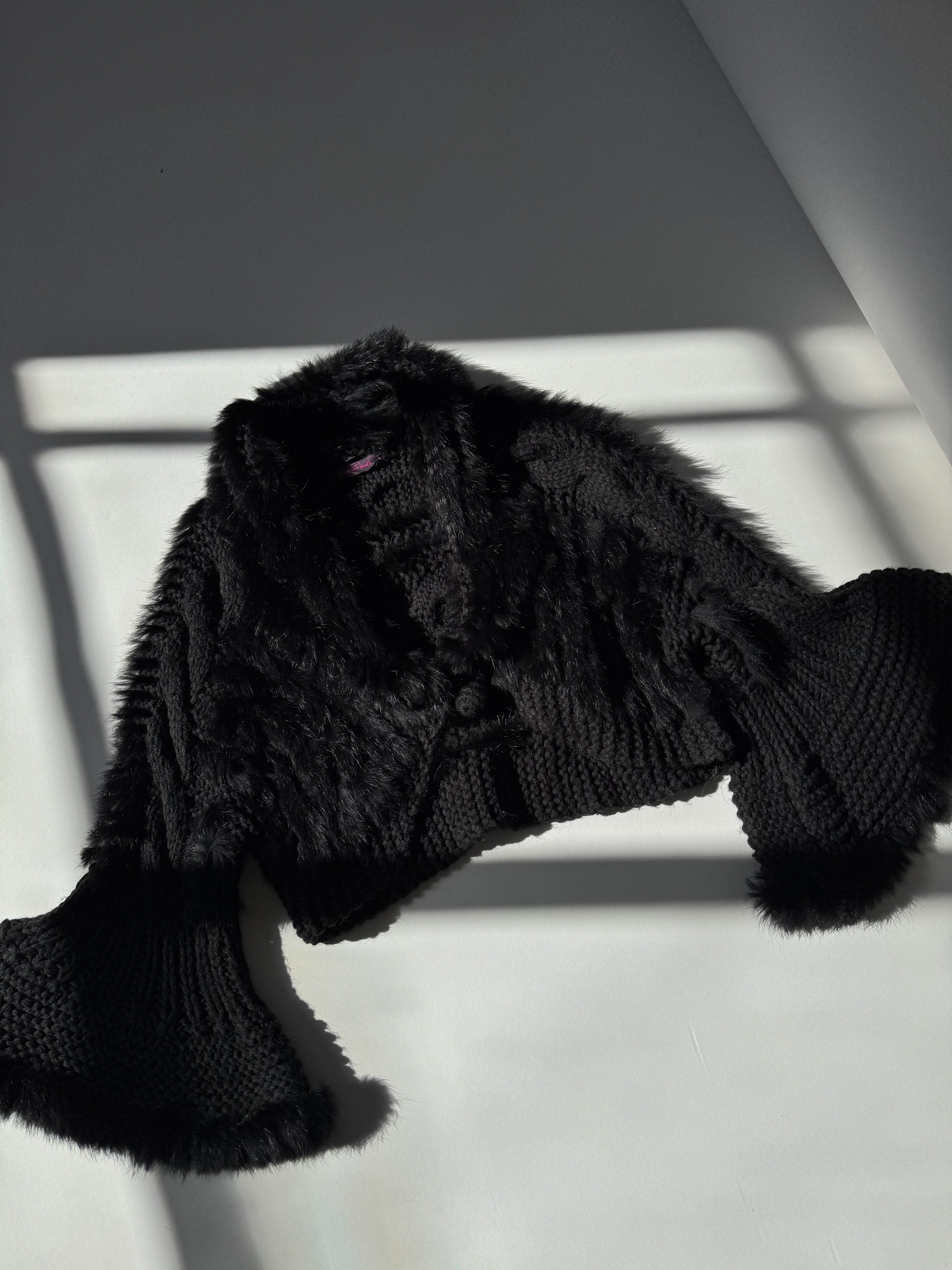 עליונית סרוגה בשילוב פרוות ארנב (M)