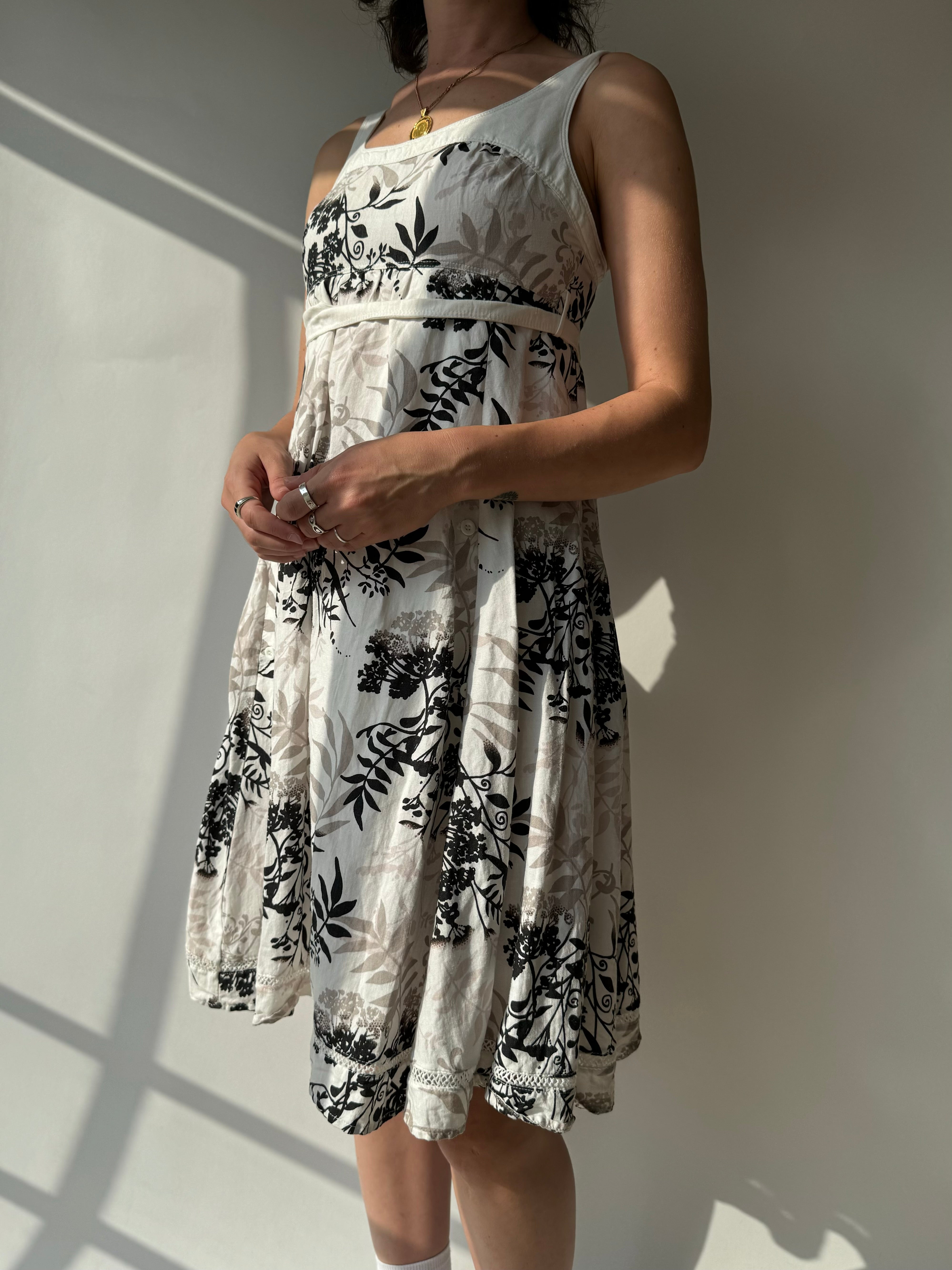 שמלת כפתורים בהדפס עלים (XXS)