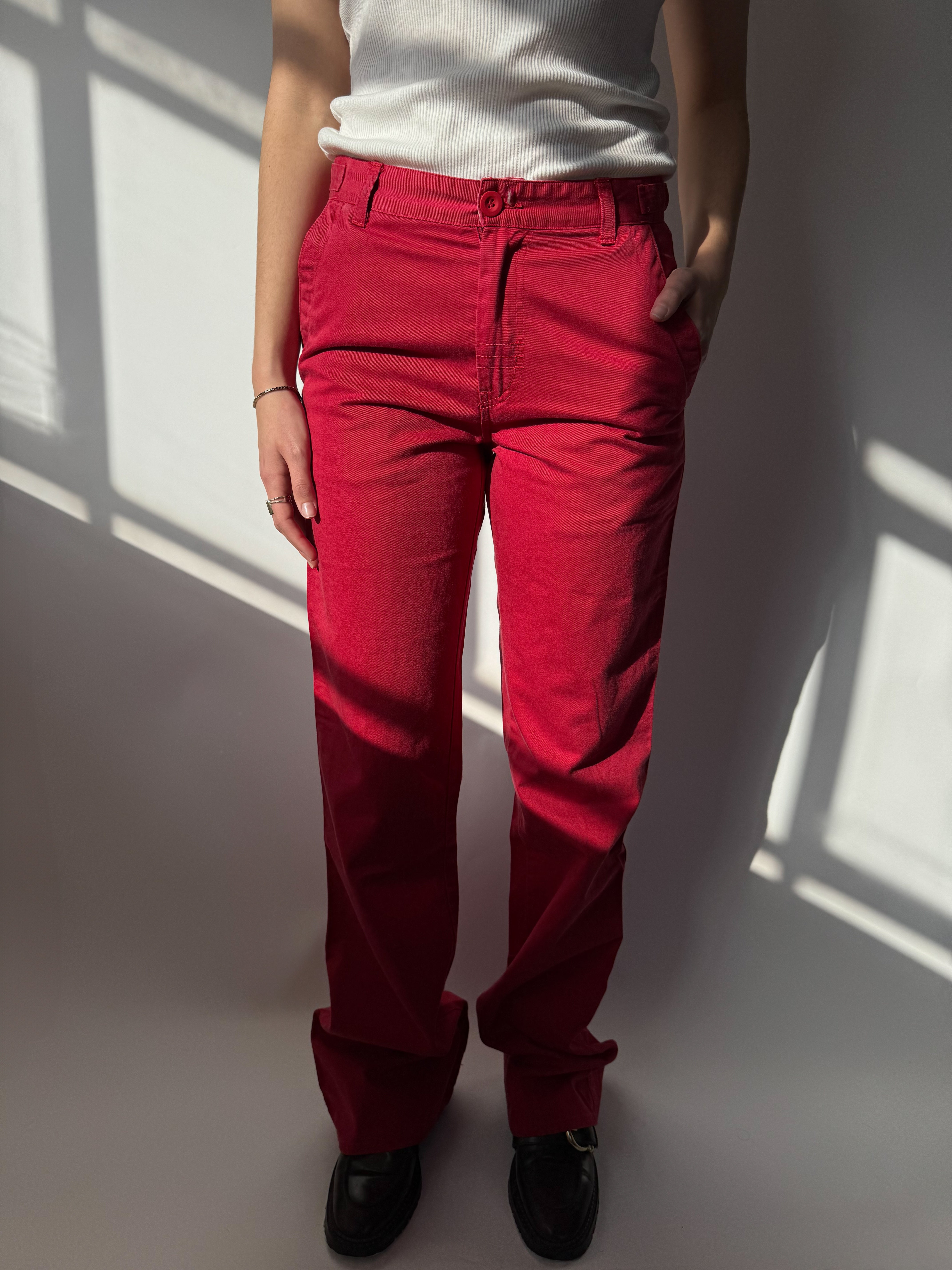 מכנסי צ׳ינו אדומים (36)