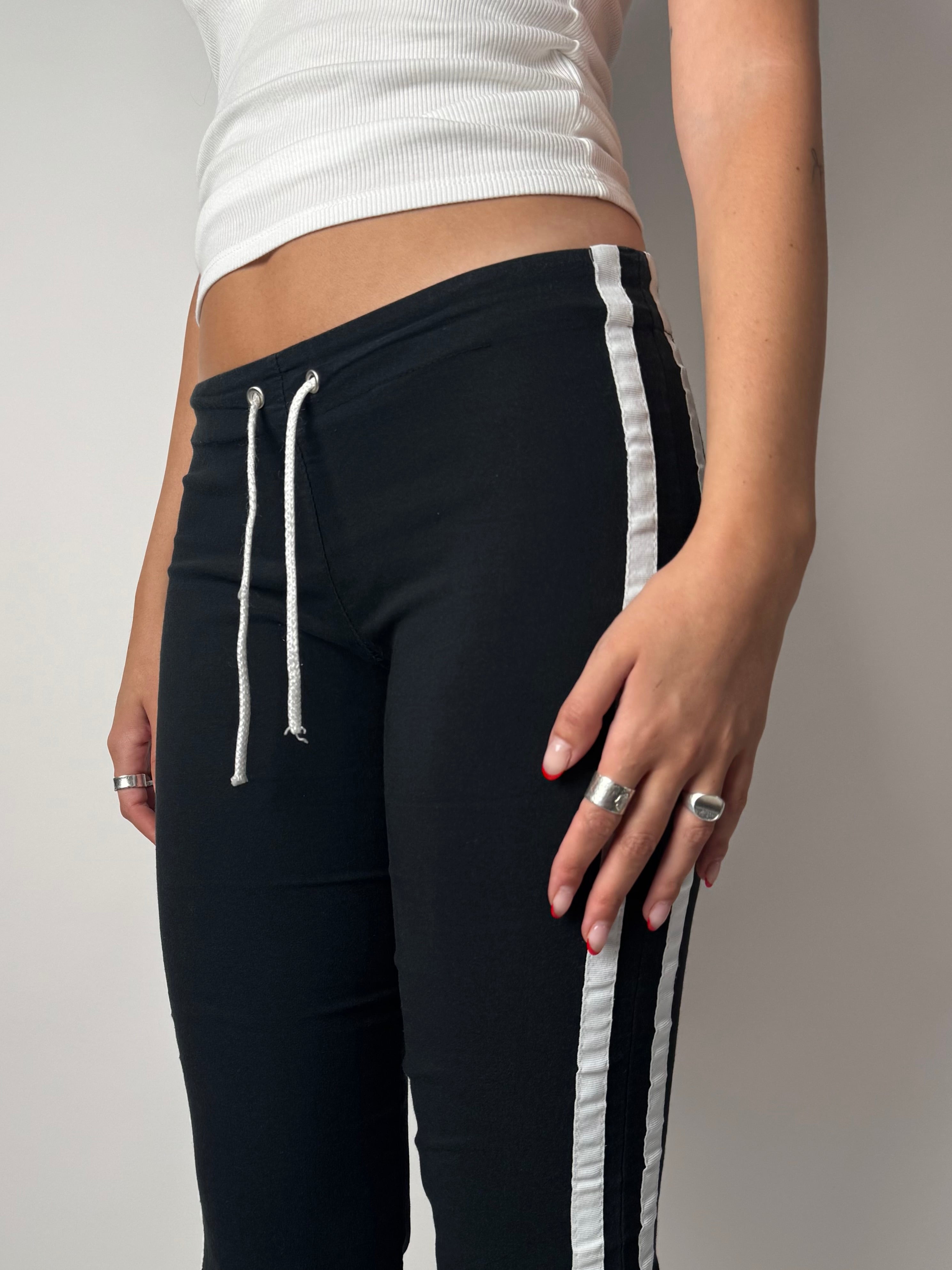 מכנסי 3/4 בשילוב פסי צד (S)