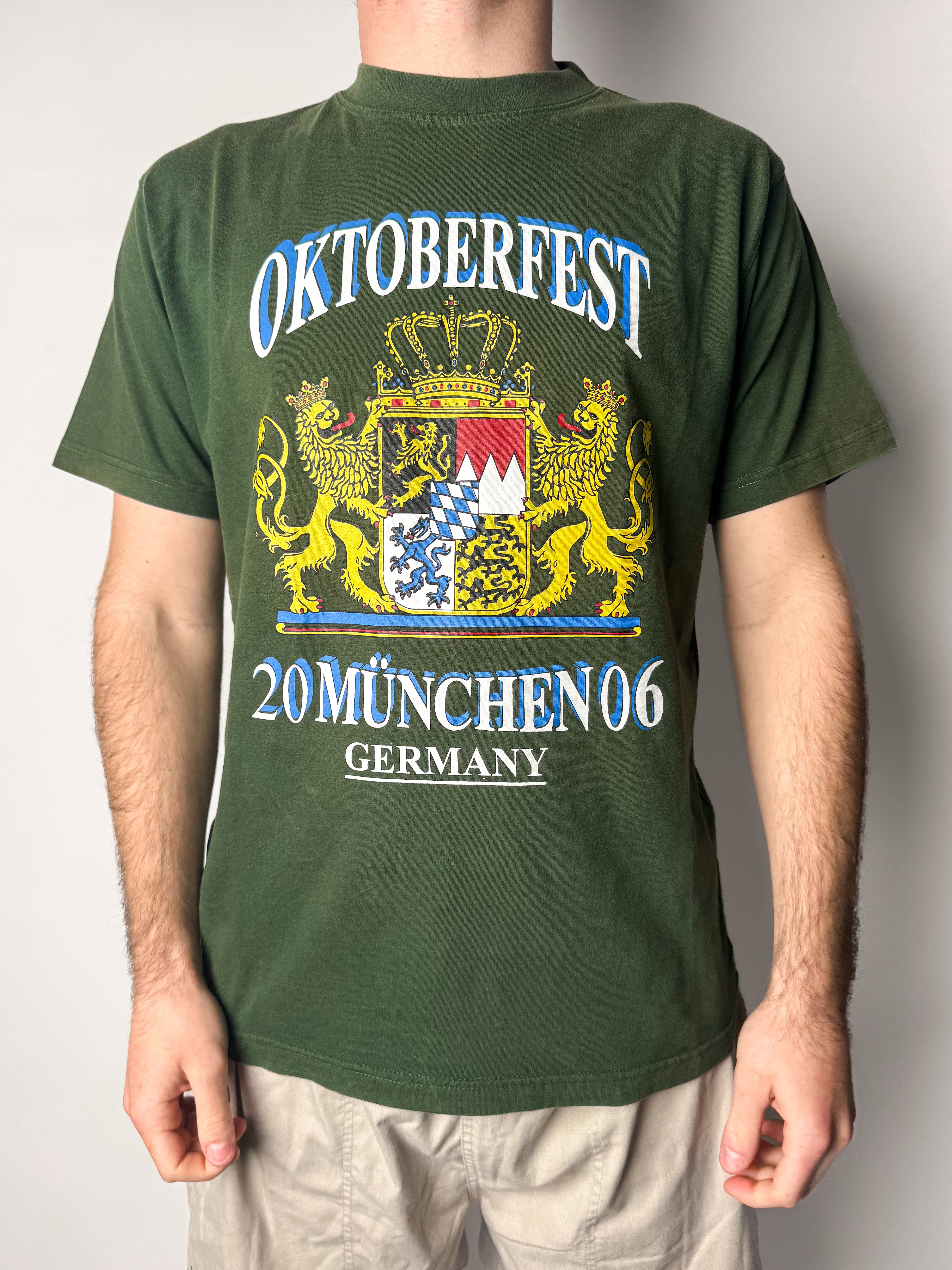 טי שרט ירוקה בהדפס (M)