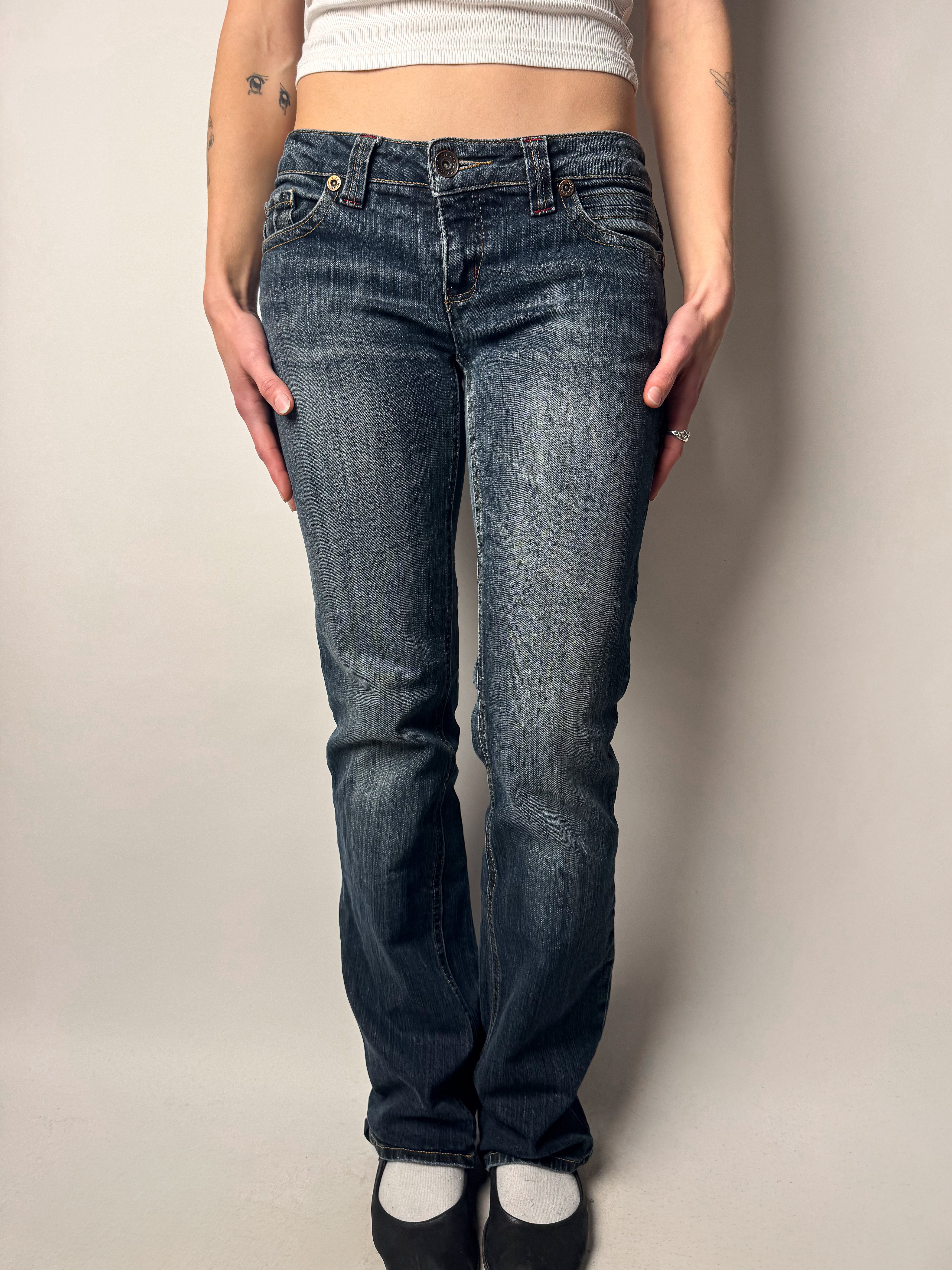 ג׳ינס בגזרה נמוכה וישרה (36-38)