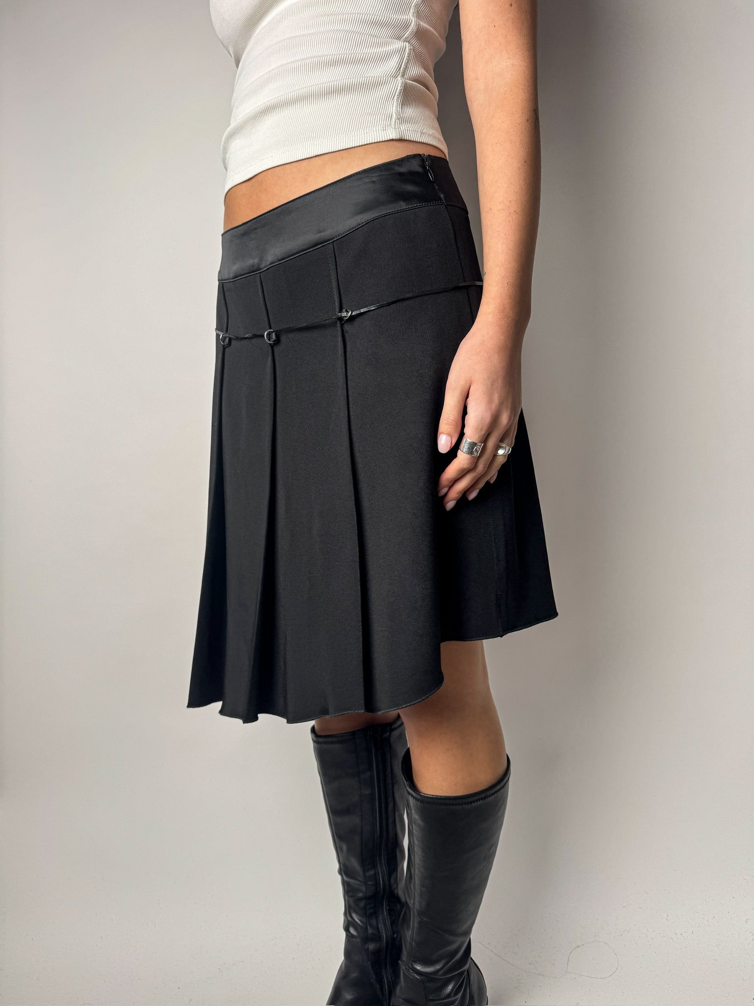 חצאית שחורה א-סימטרית (38)