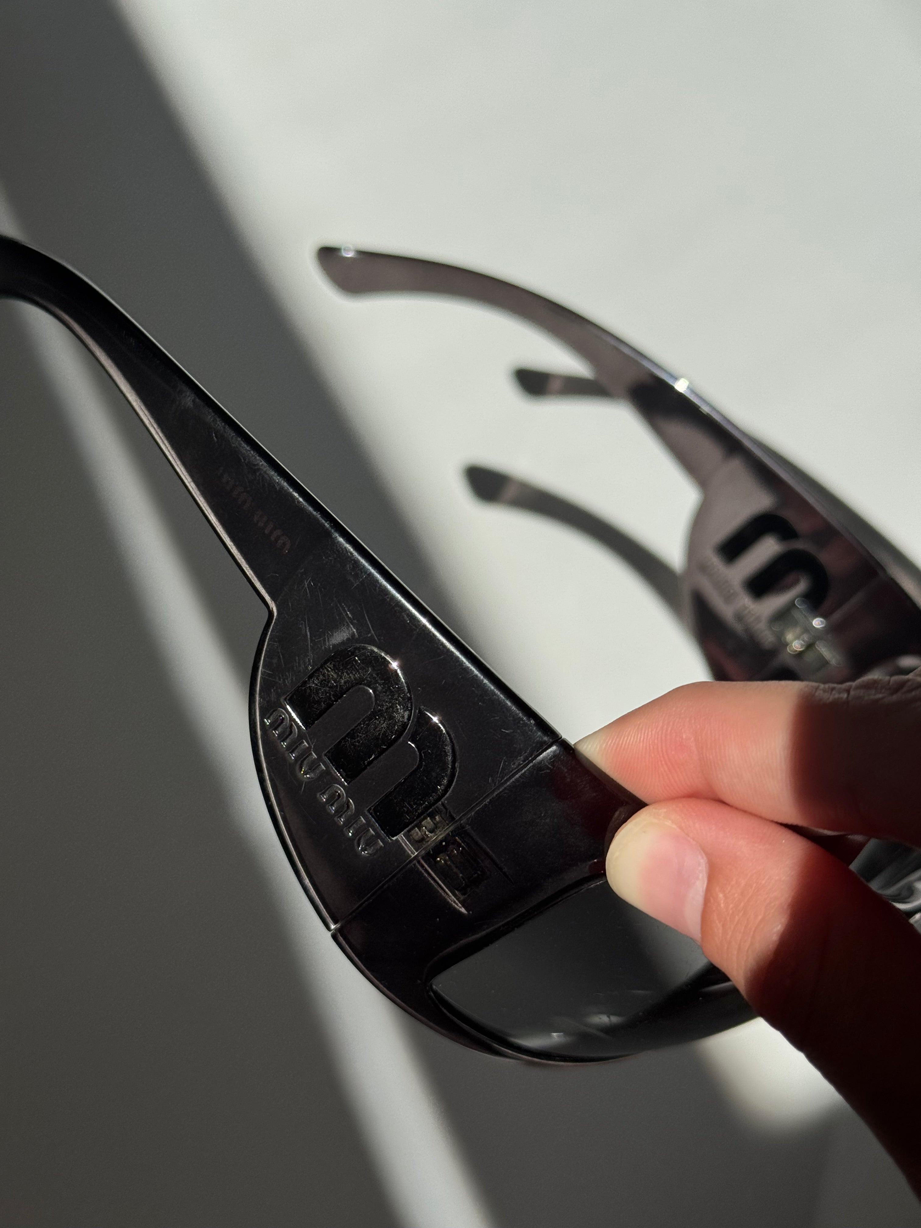 משקפי שמש Y2K Miu Miu- מסגרת בלבד