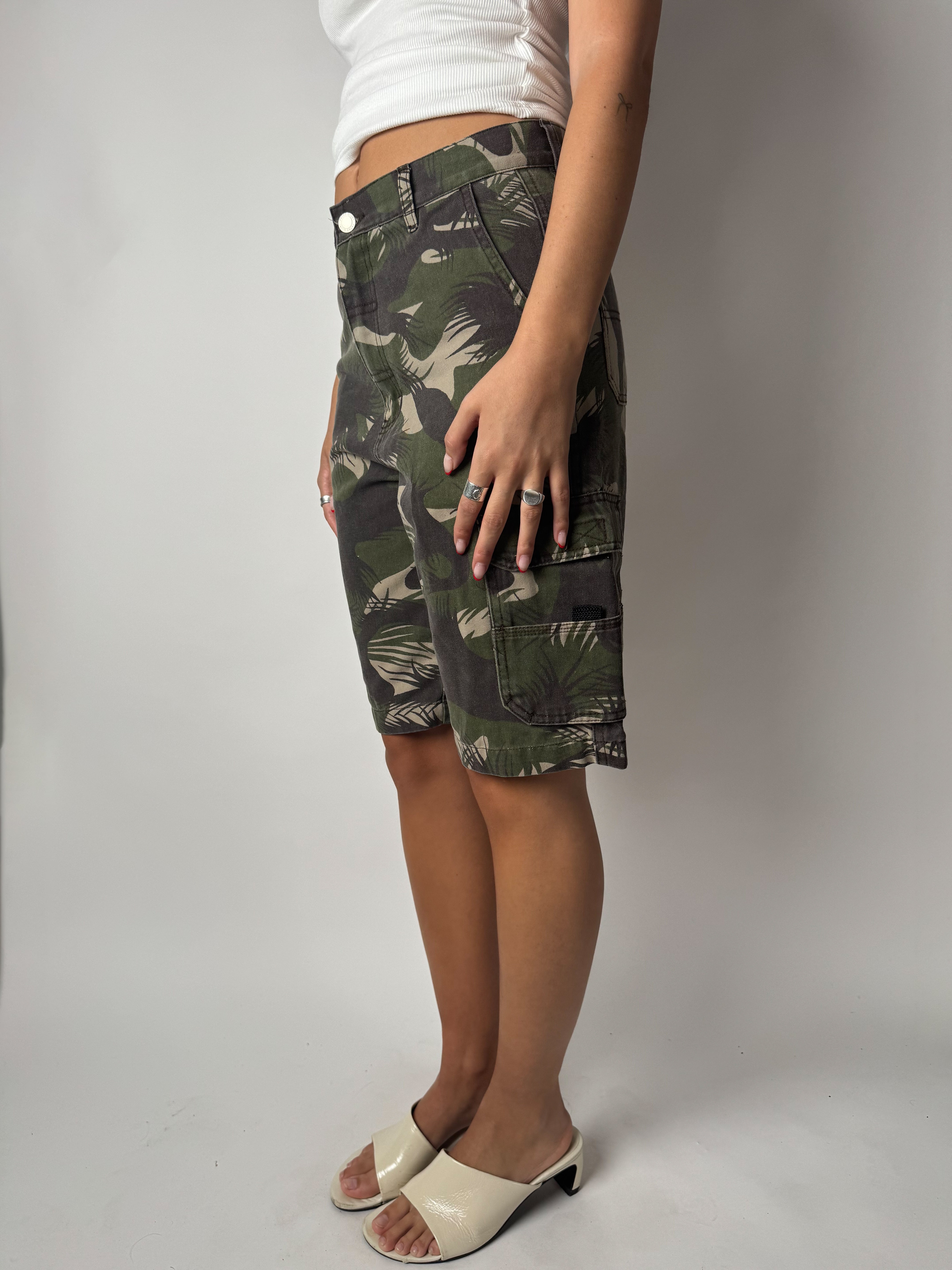 מכנסי ברמודה בהדפס צבאי (36)