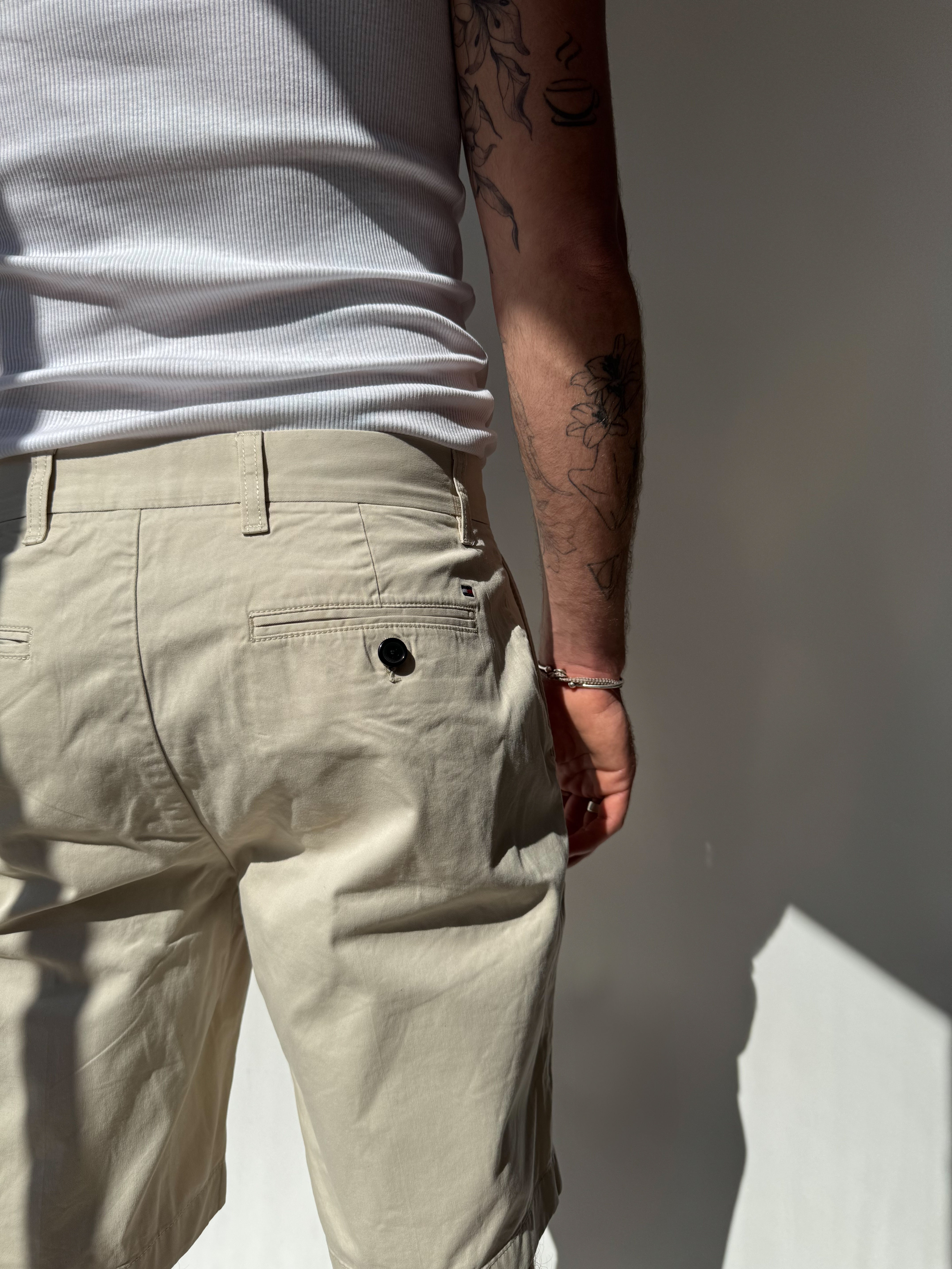 מכנסים צ׳ינו קצרים Tommy Hilfiger (41)