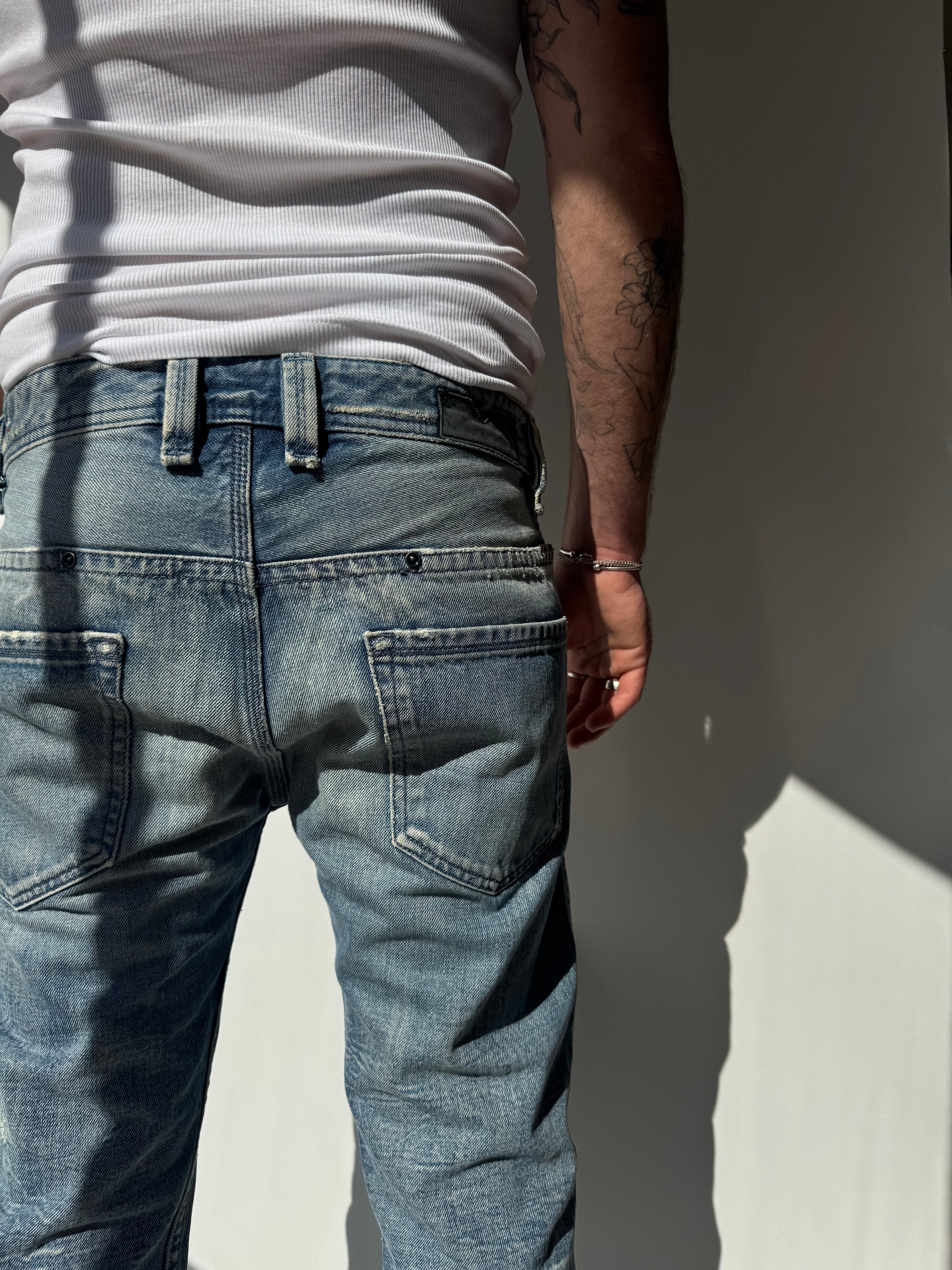 ג׳ינס קרעים בגזרה ישרה Diesel (42)