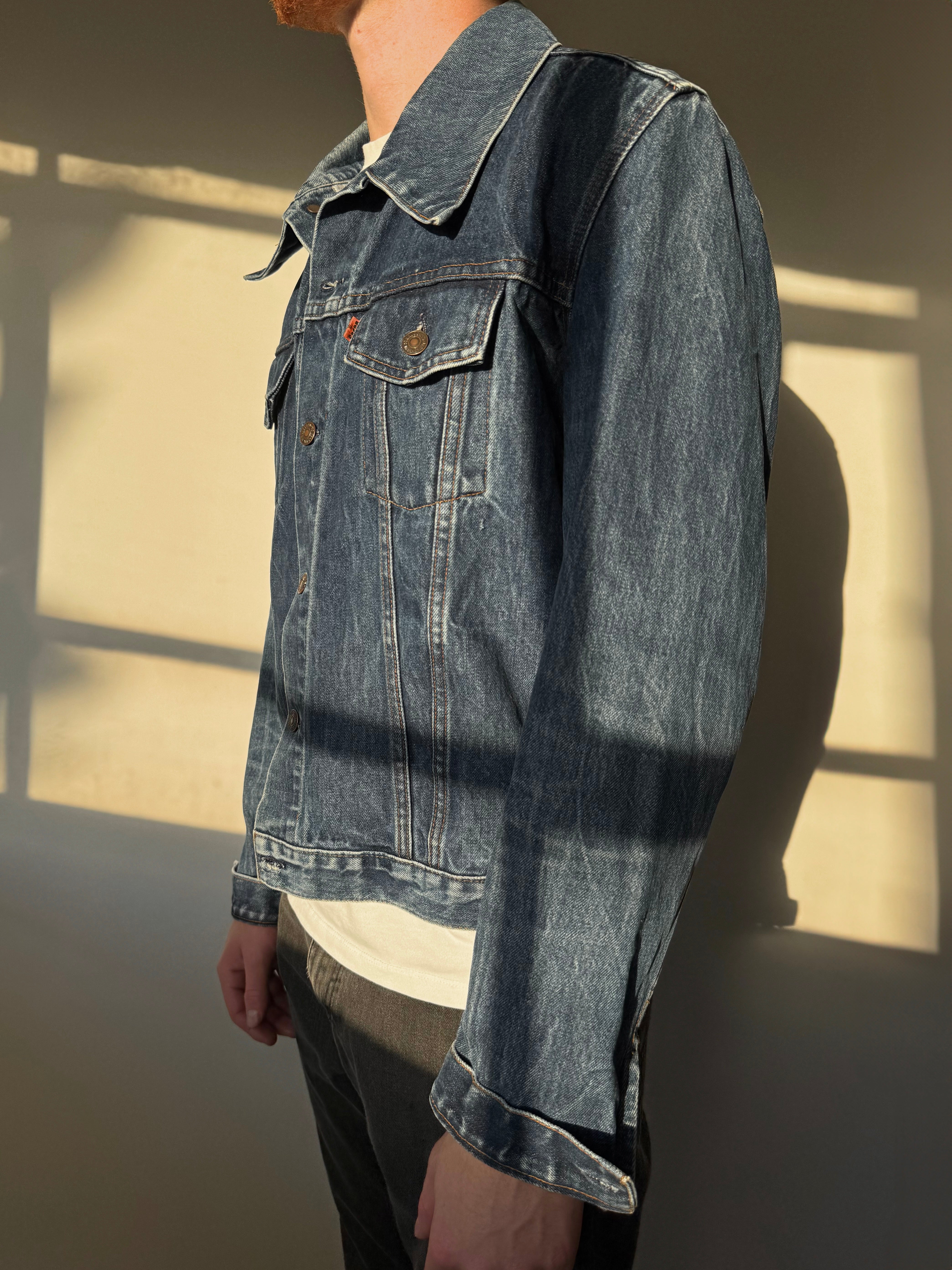 ג׳קט ג׳ינס כהה ומשופשף Levi’s (M)