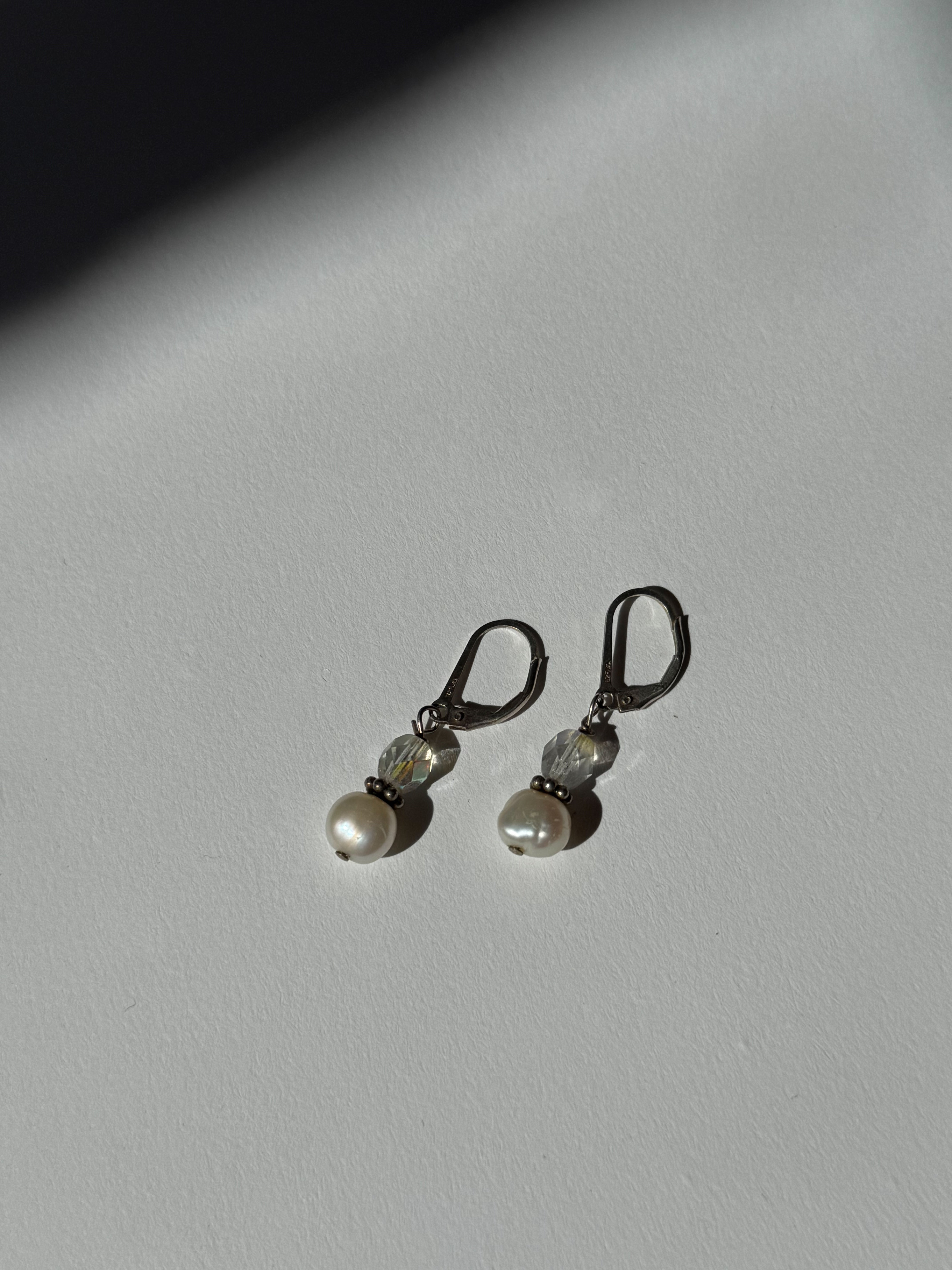 עגילי כסף בשילוב פנינים