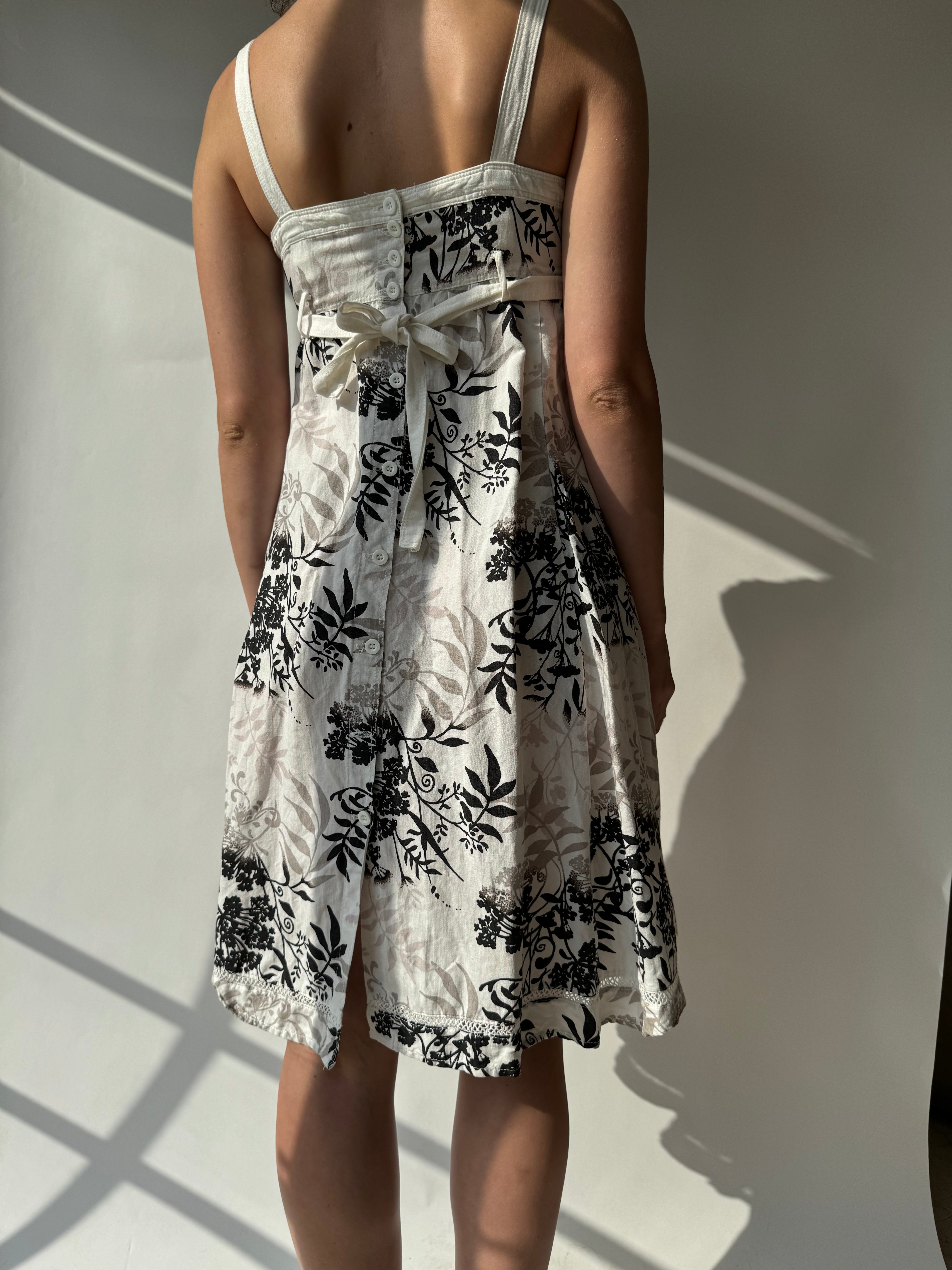 שמלת כפתורים בהדפס עלים (XXS)