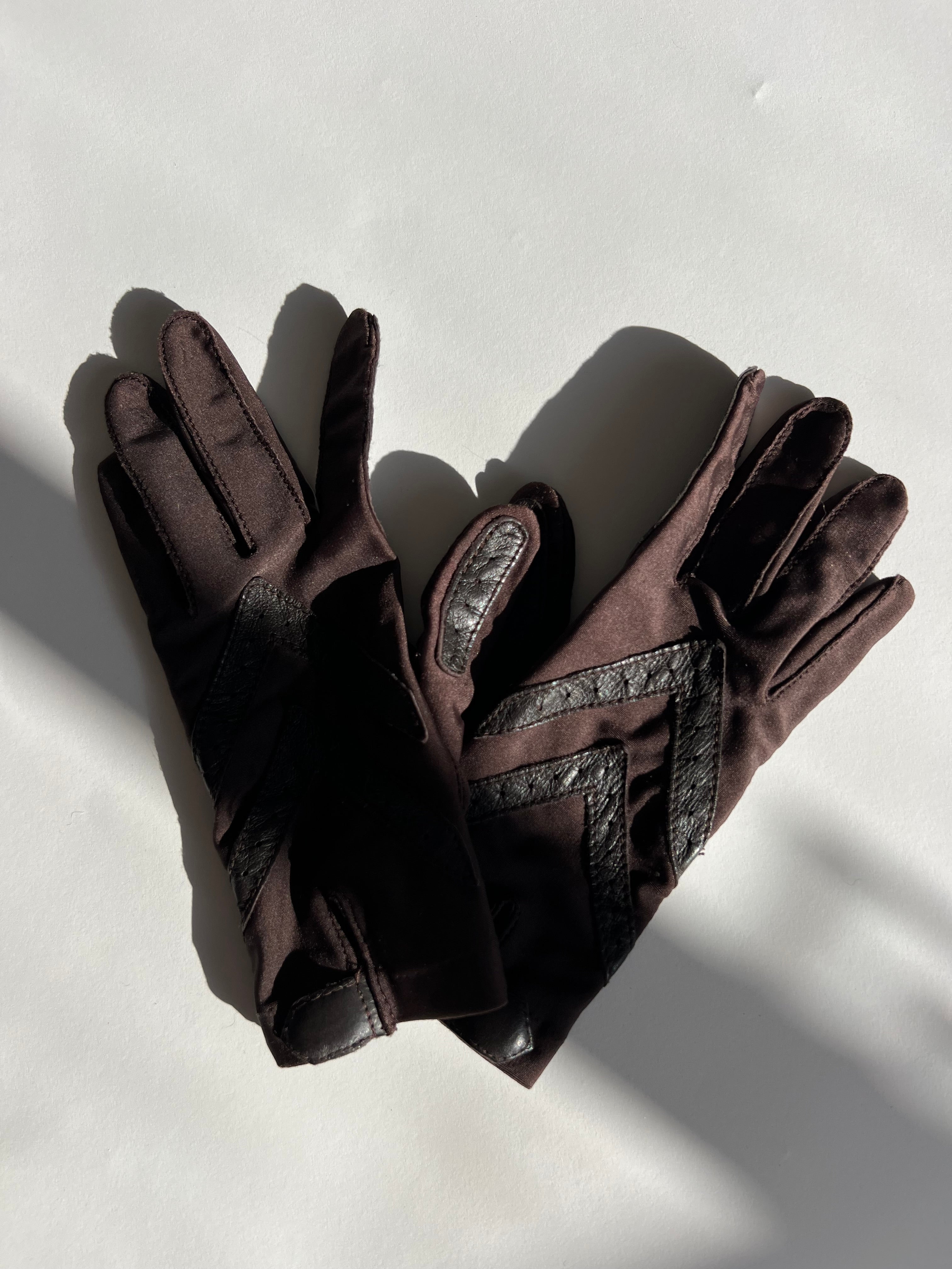 כפפות חומות בשילוב עור