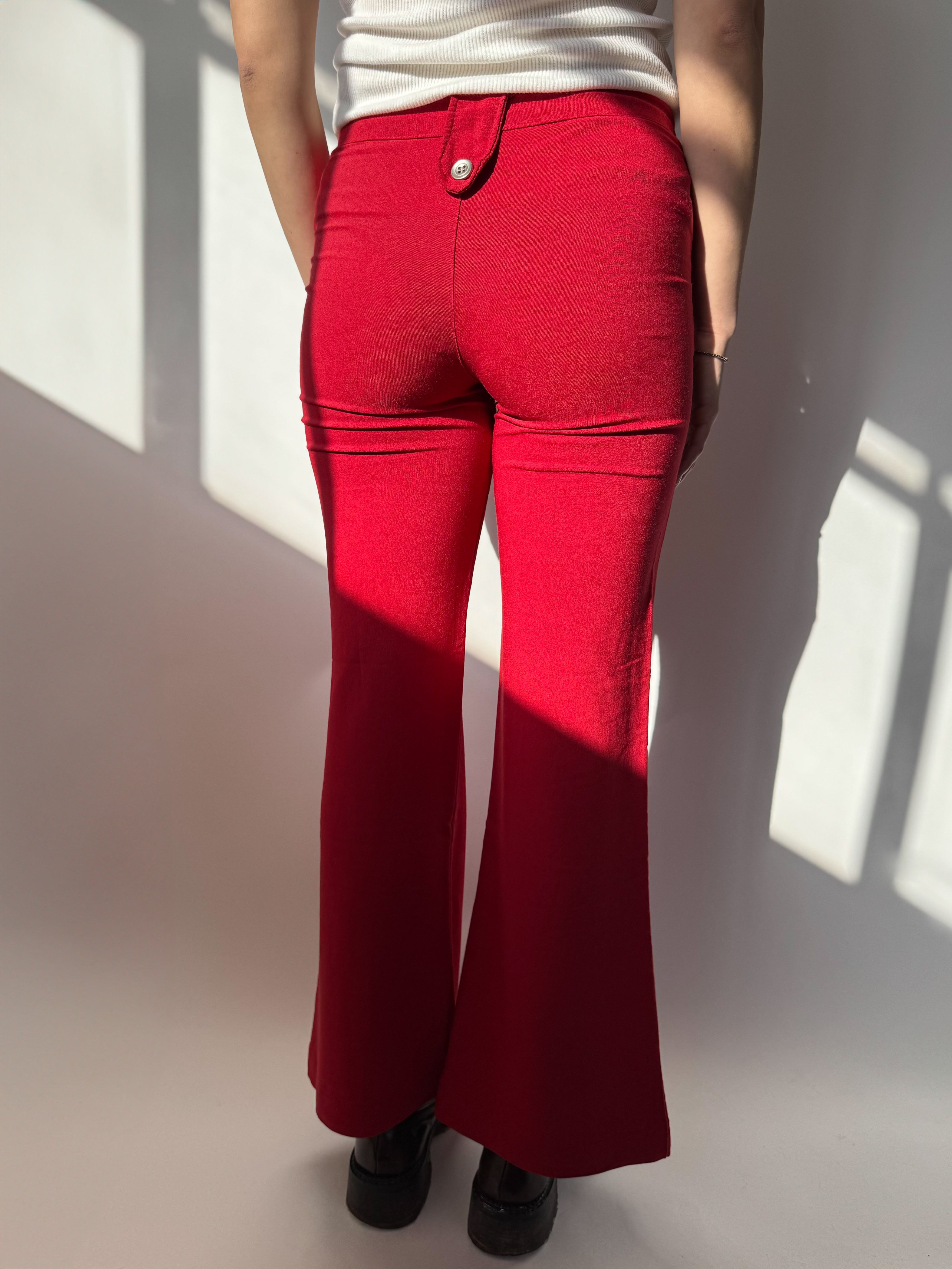 מכנסיים מתרחבים אדומים (32-34)