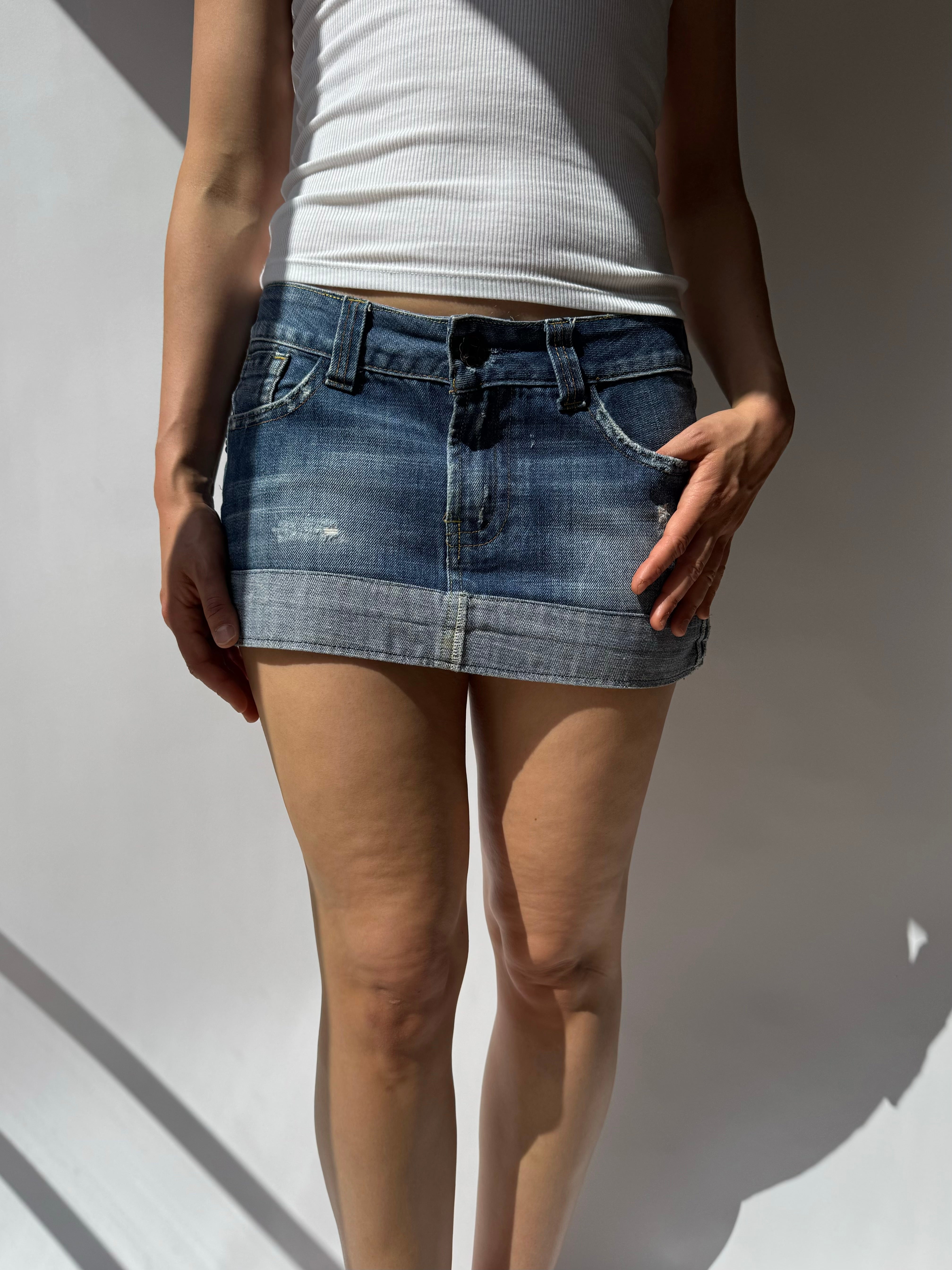 חצאית ג׳ינס קצרה (40)