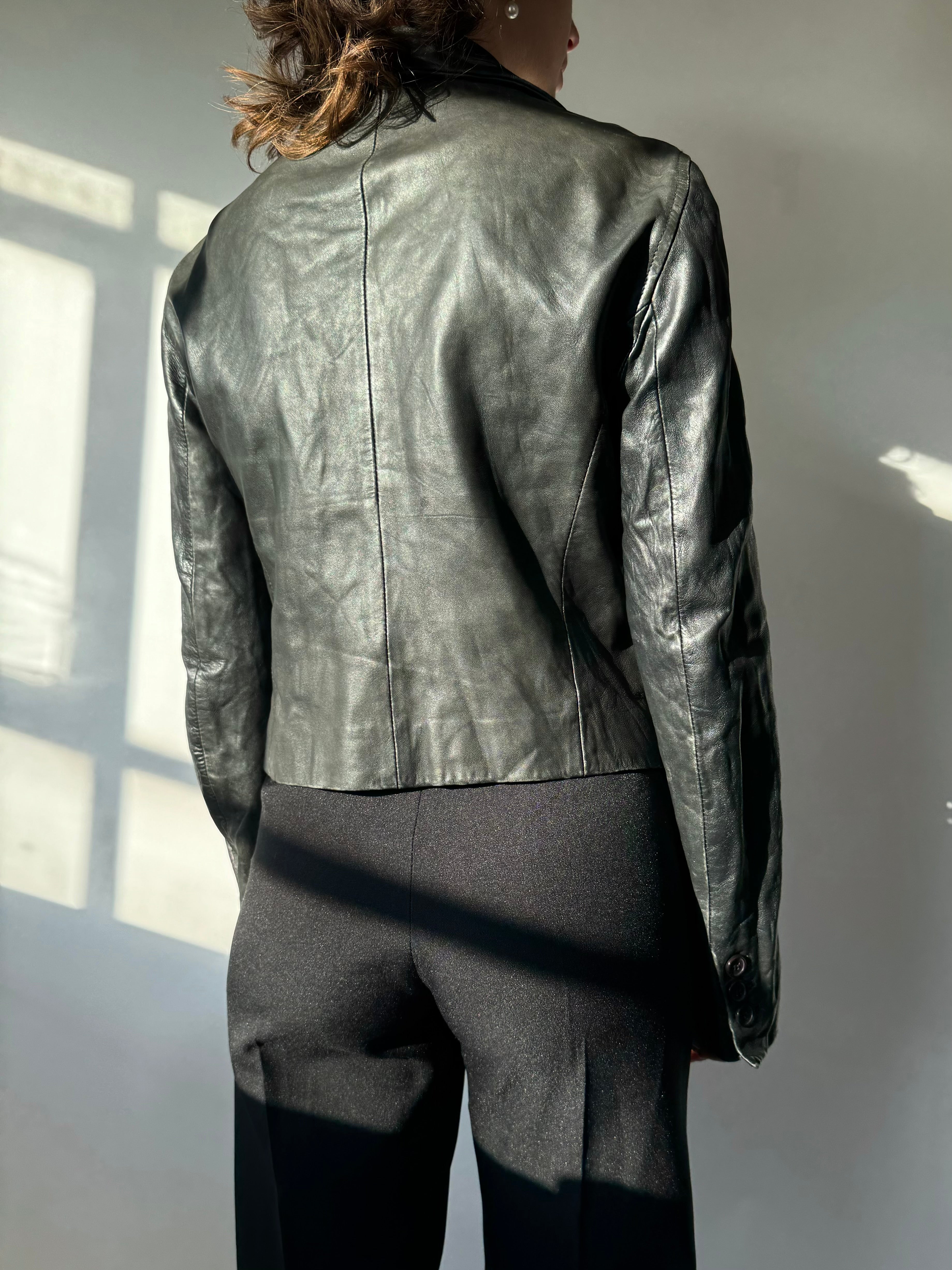 מעיל עור שחור (S)