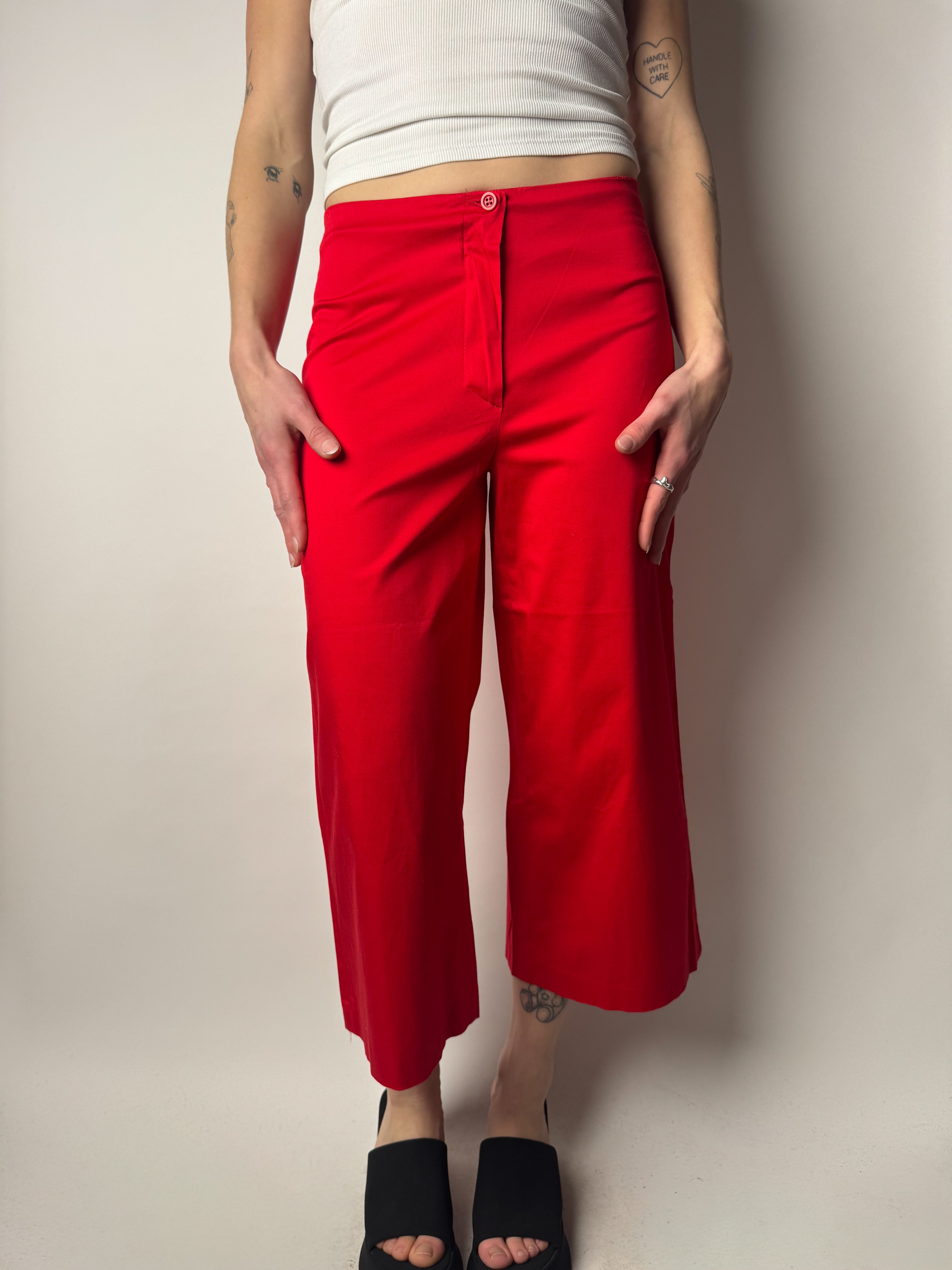 מכנסי 3/4 אדומים בגזרה רחבה (36-38)