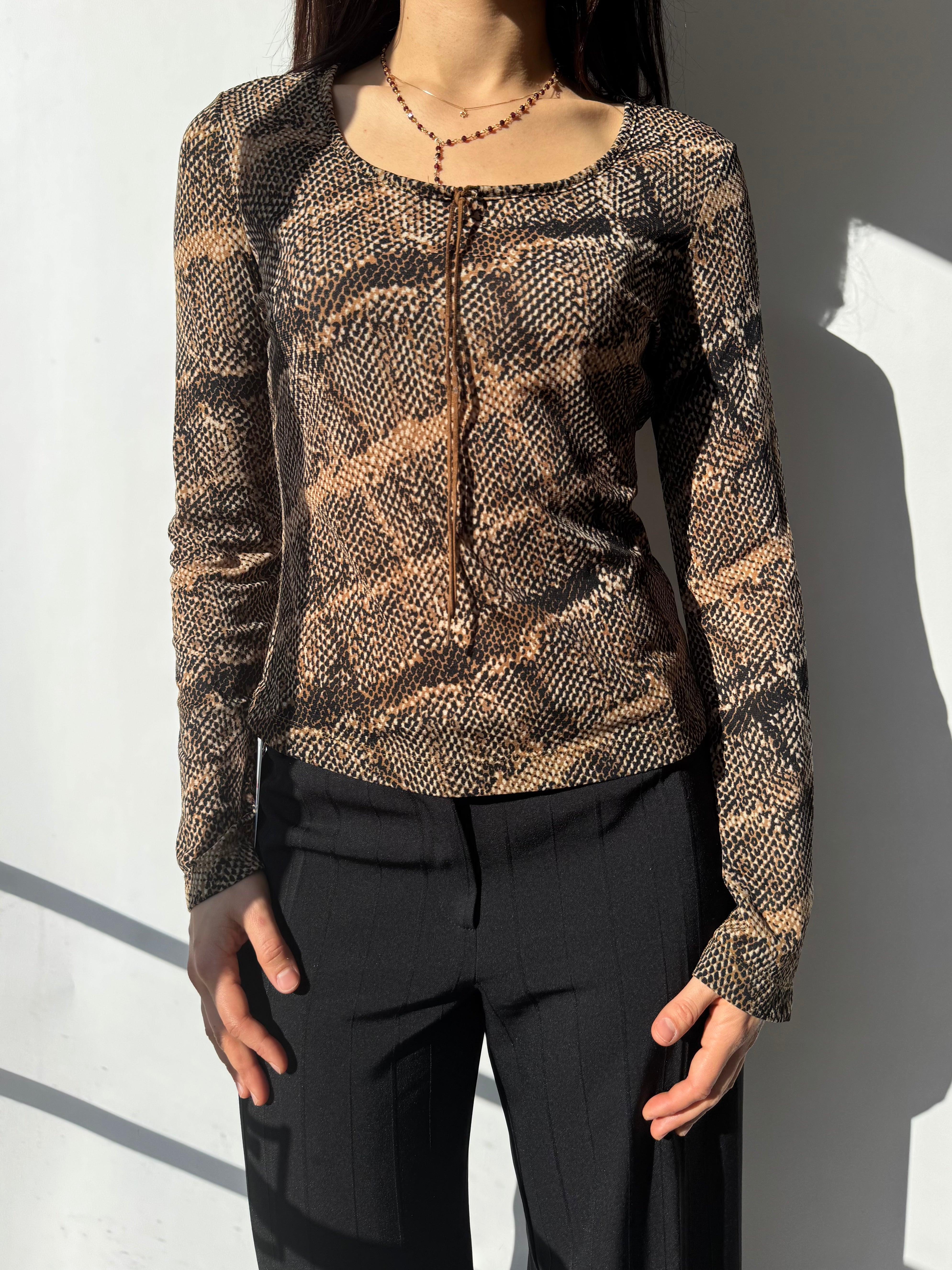 חולצת מש מנוחשת בשילוב קשירה (M)