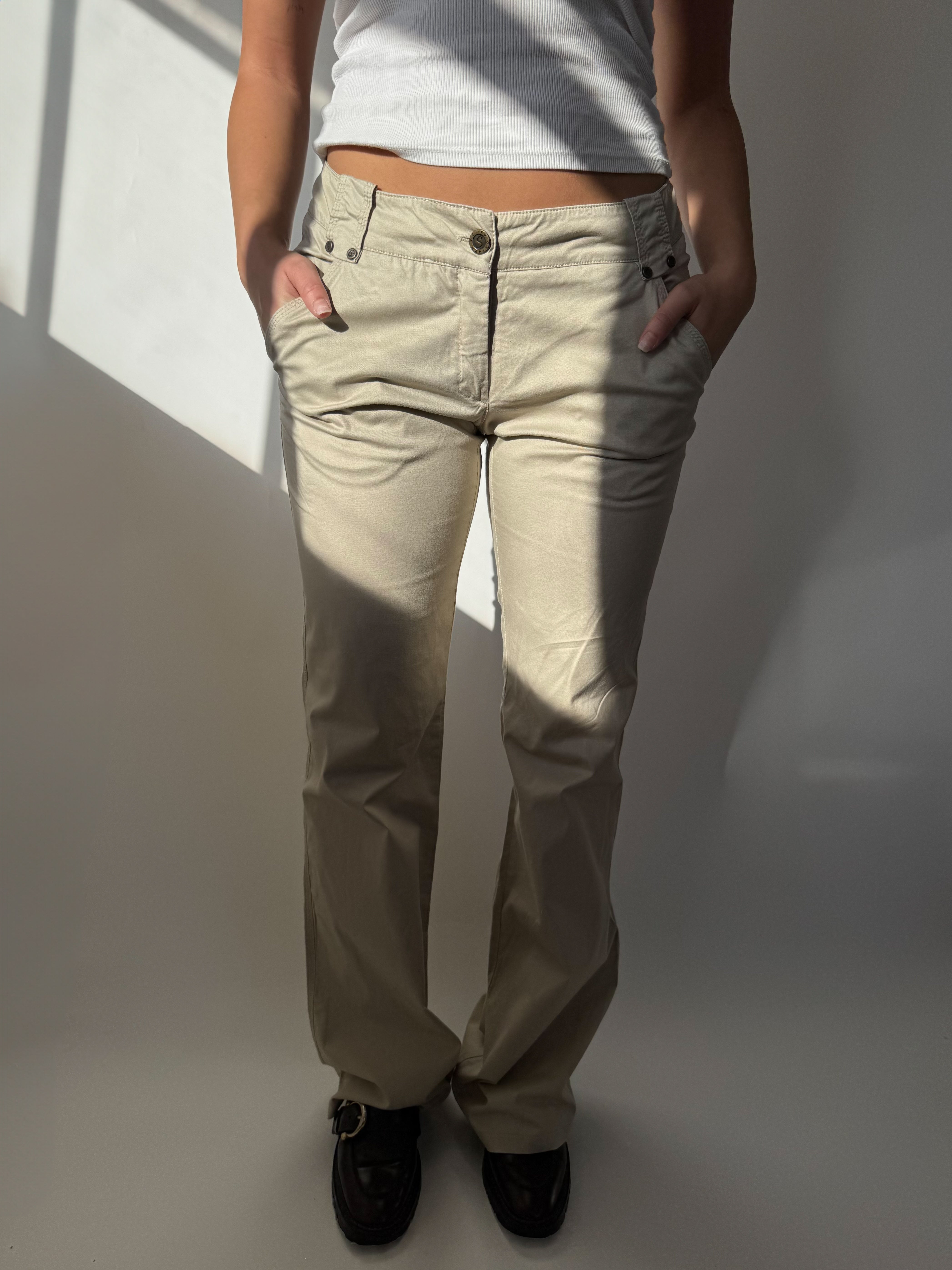 מכנסיים בגזרה מתרחבת (38)