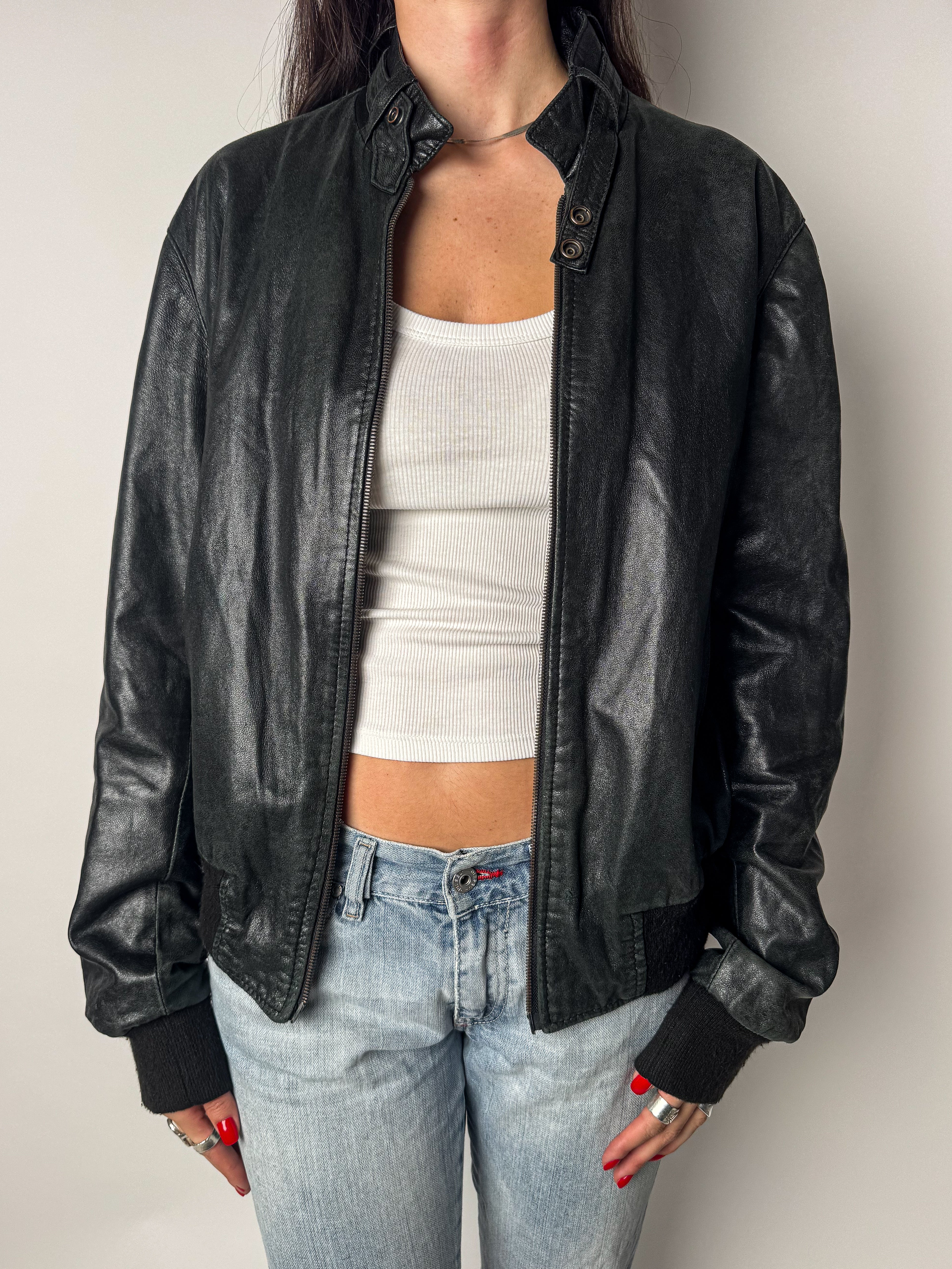 מעיל עור שחור (S-M)