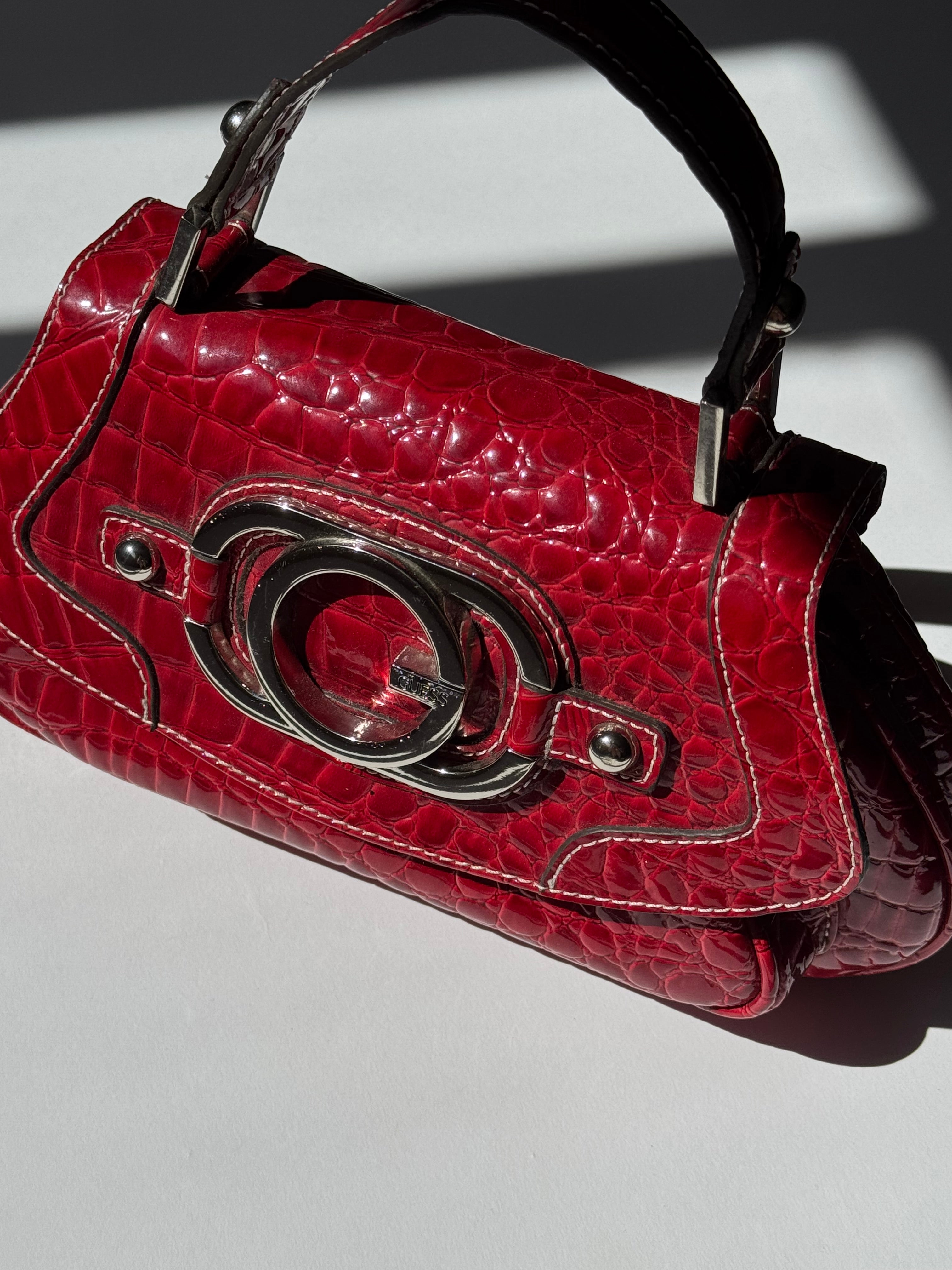 תיק יד אדום Y2K Guess