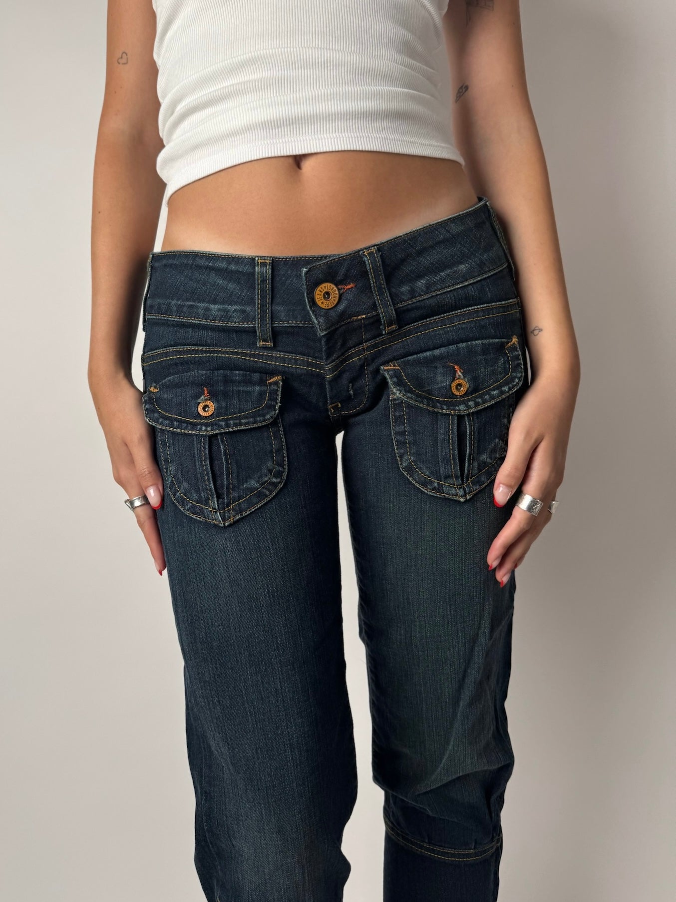 ג׳ינס 3/4 כהה בגזרה נמוכה (36)