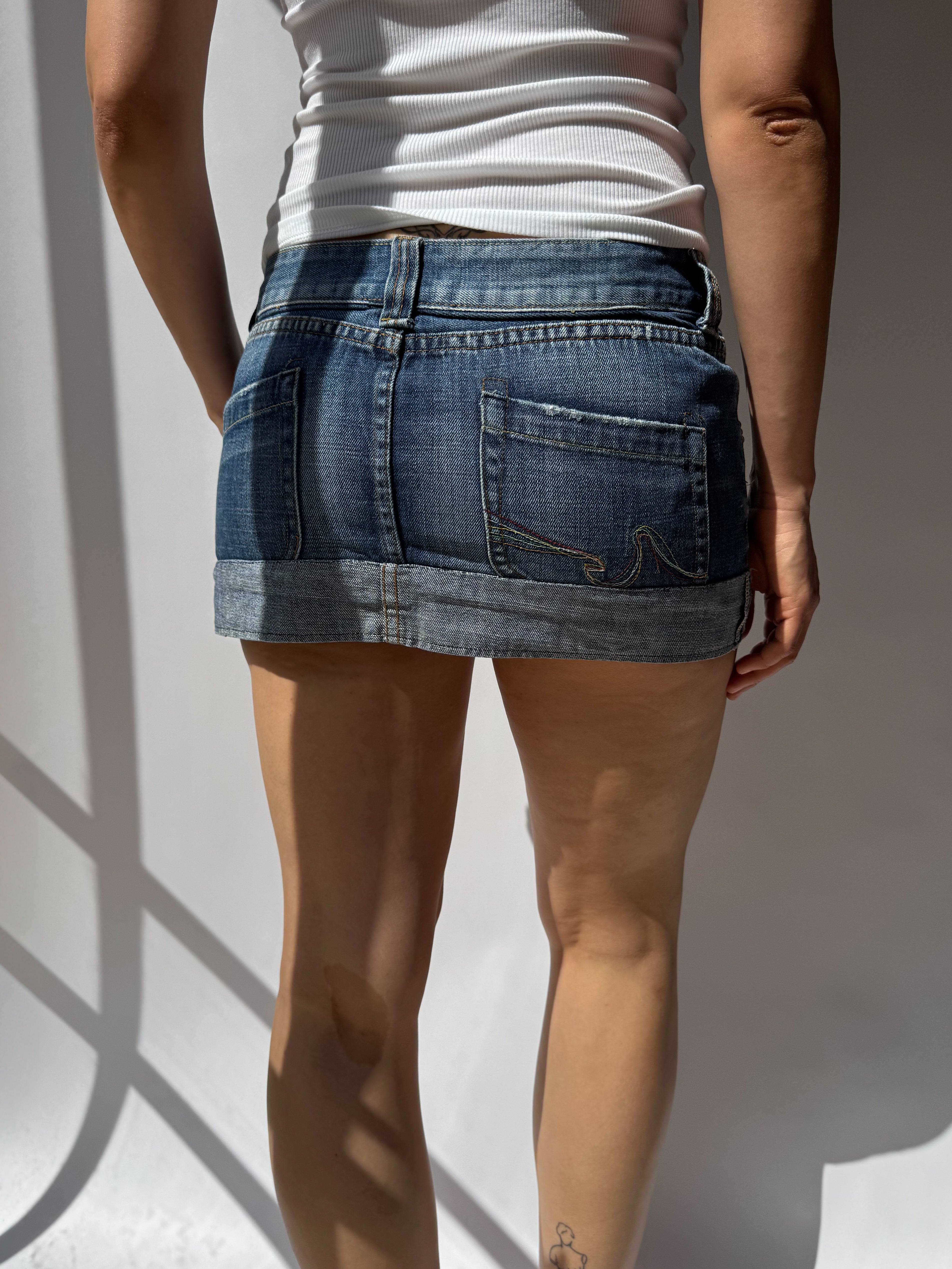 חצאית ג׳ינס קצרה (40)