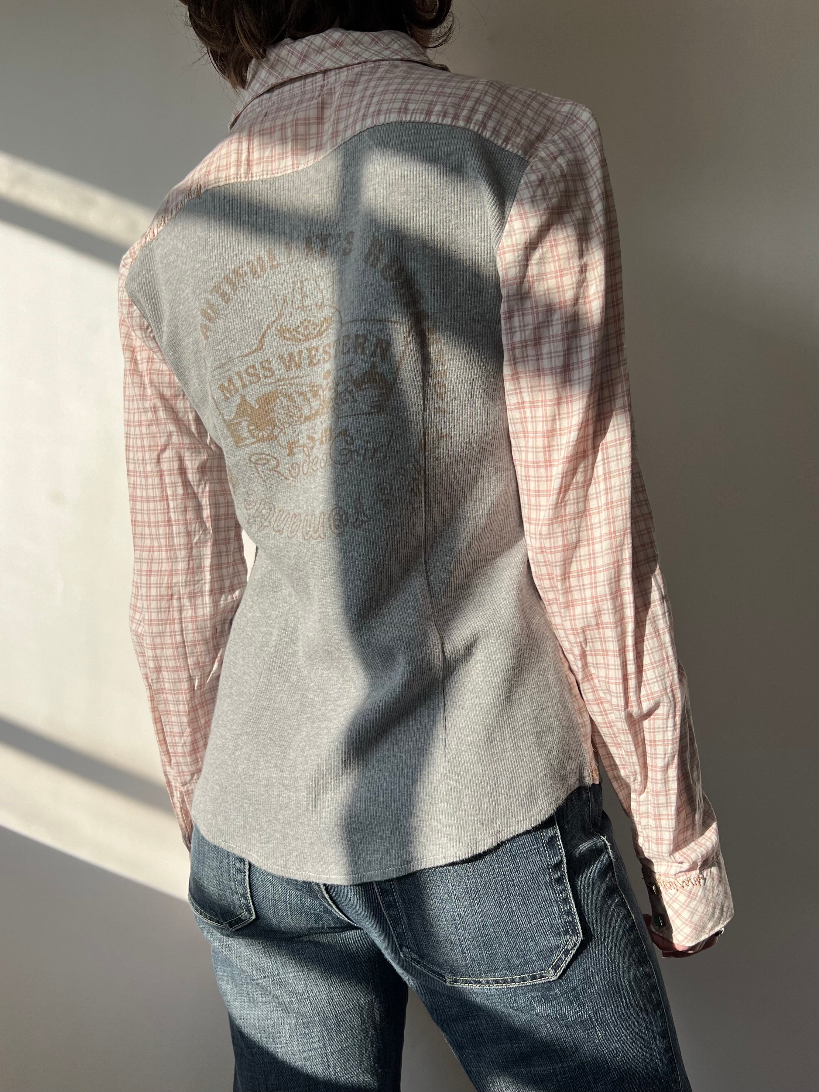 חולצה מכופתרת משבצות בשילוב בד ריב Y2K (M)