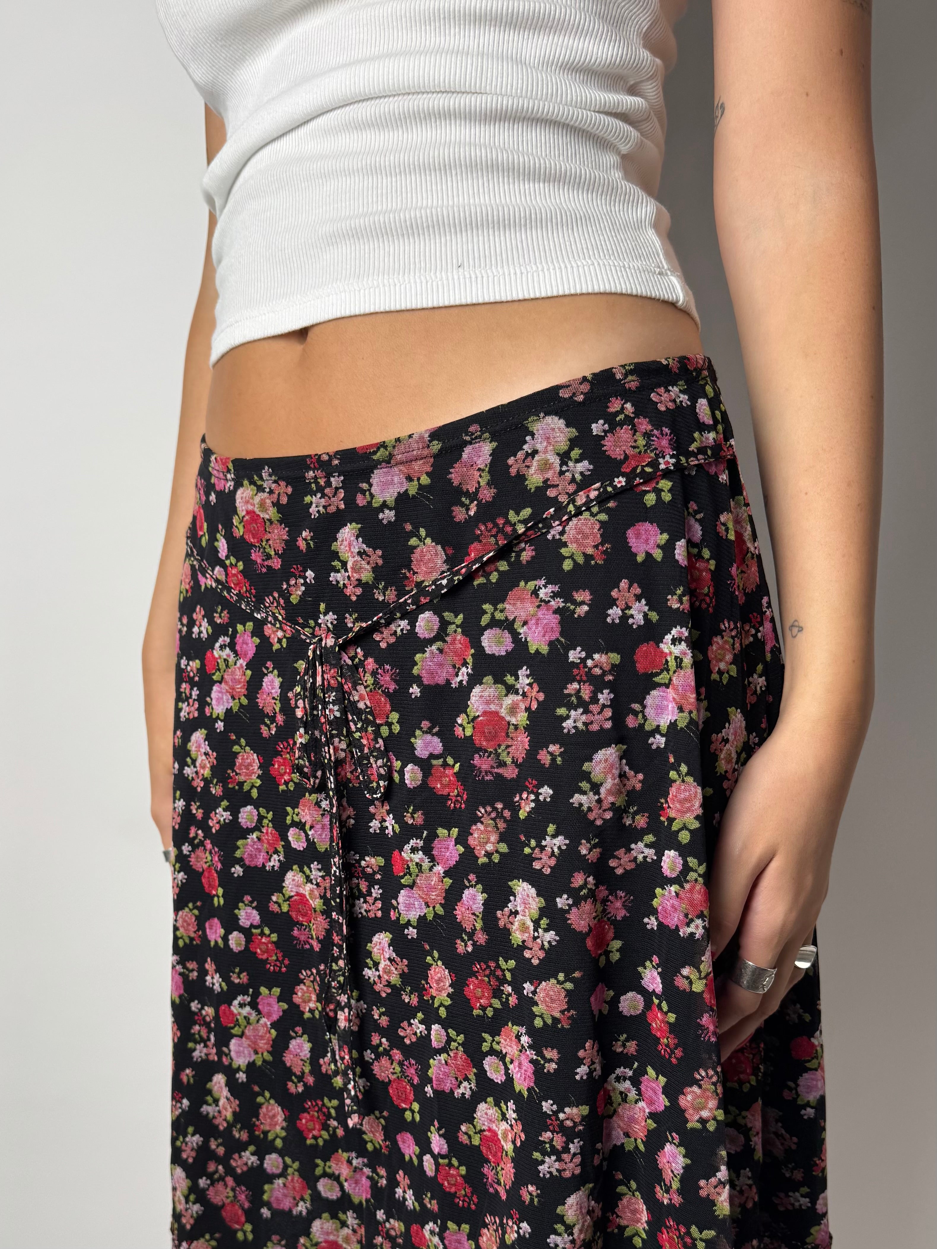 חצאית מידי פרחונית (36-38)