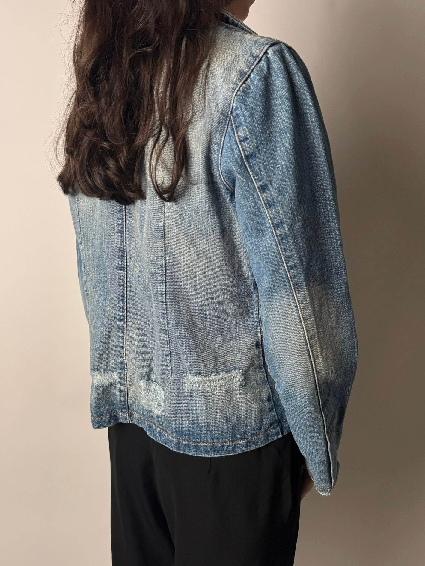 ג׳קט ג׳ינס עם רקמת פרחים (S)