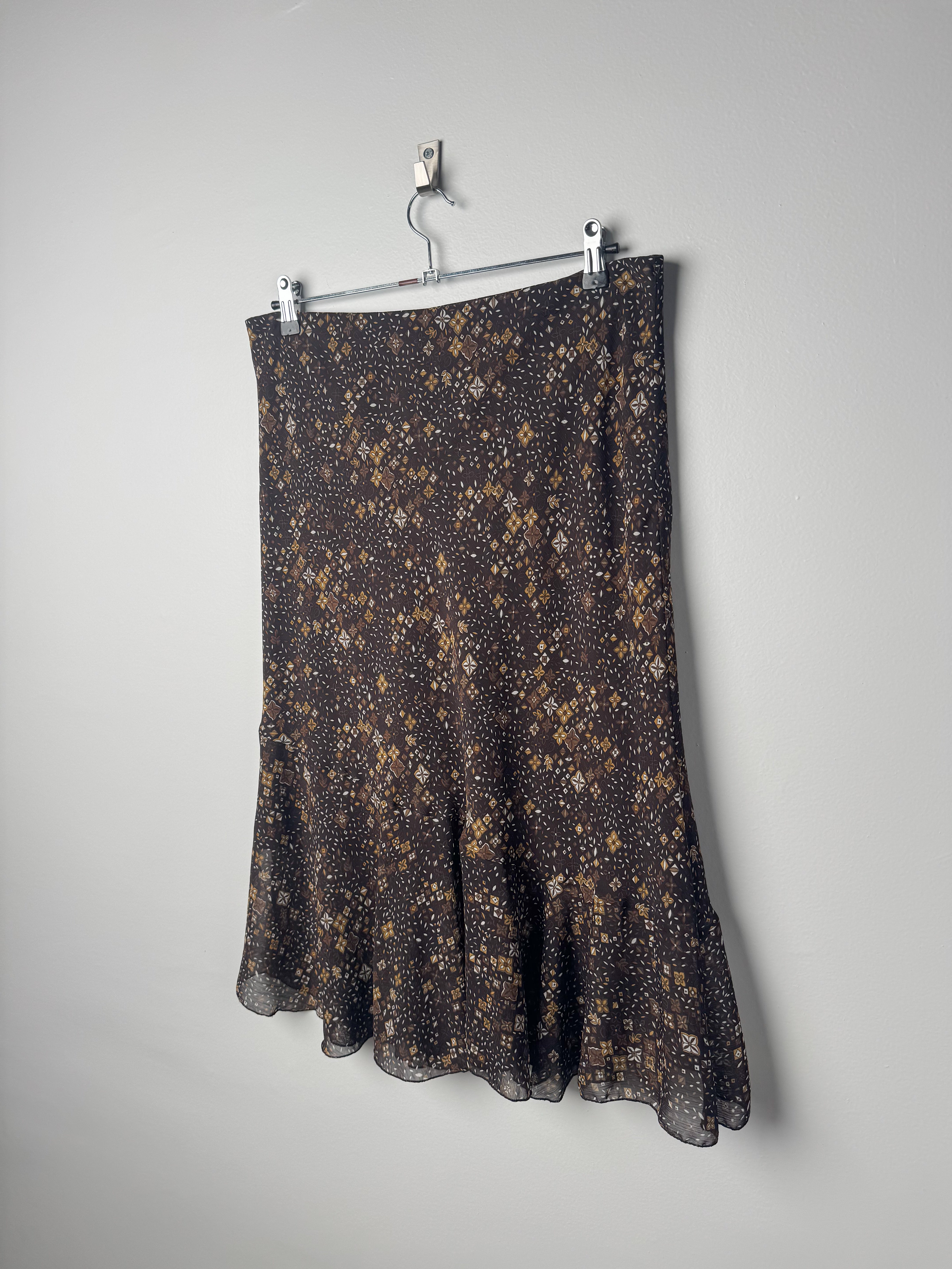 חצאית מידי בצבע חום עם הדפס (40-42)