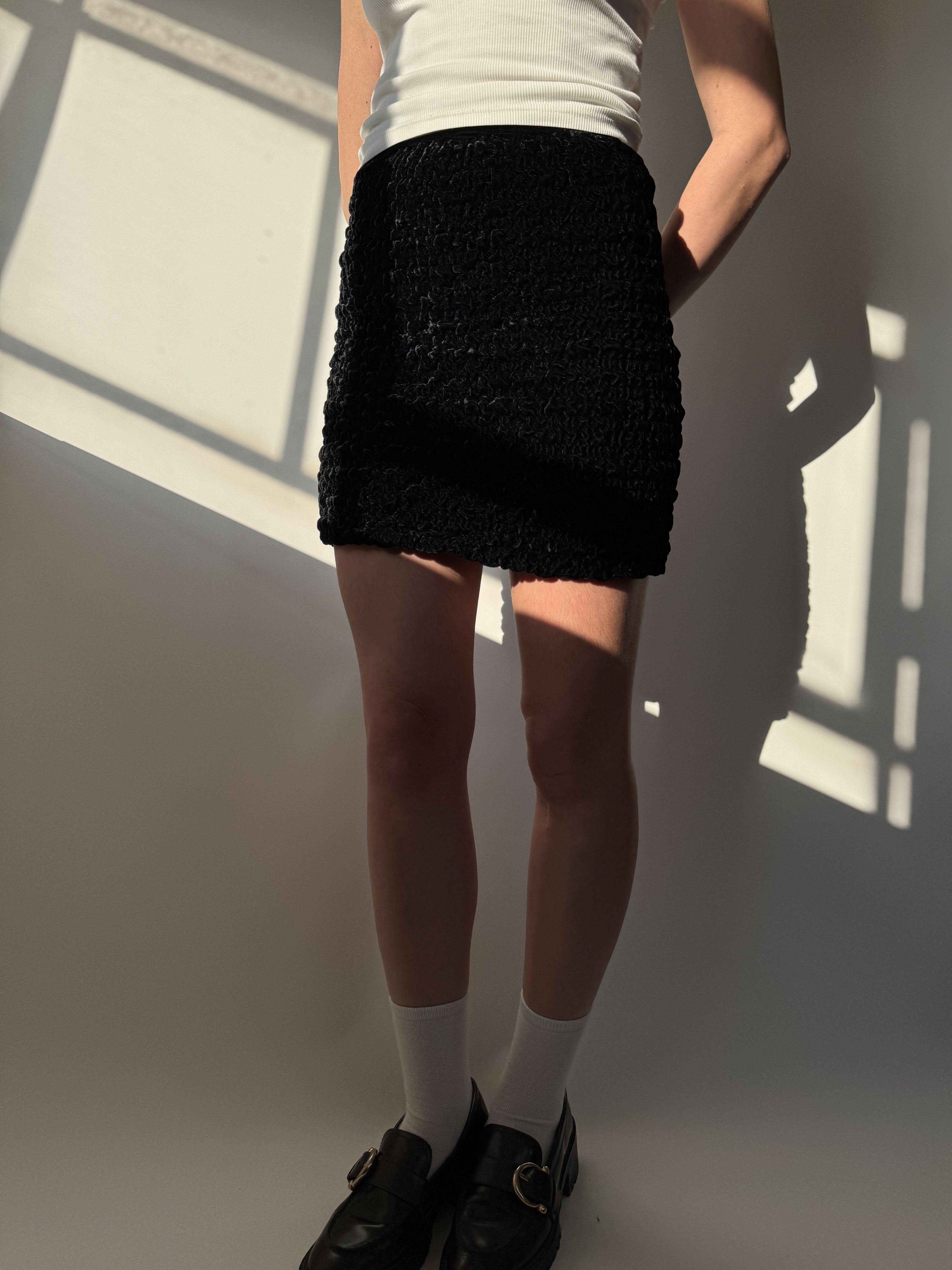 חצאית מיני שחורה מקטיפה (34)