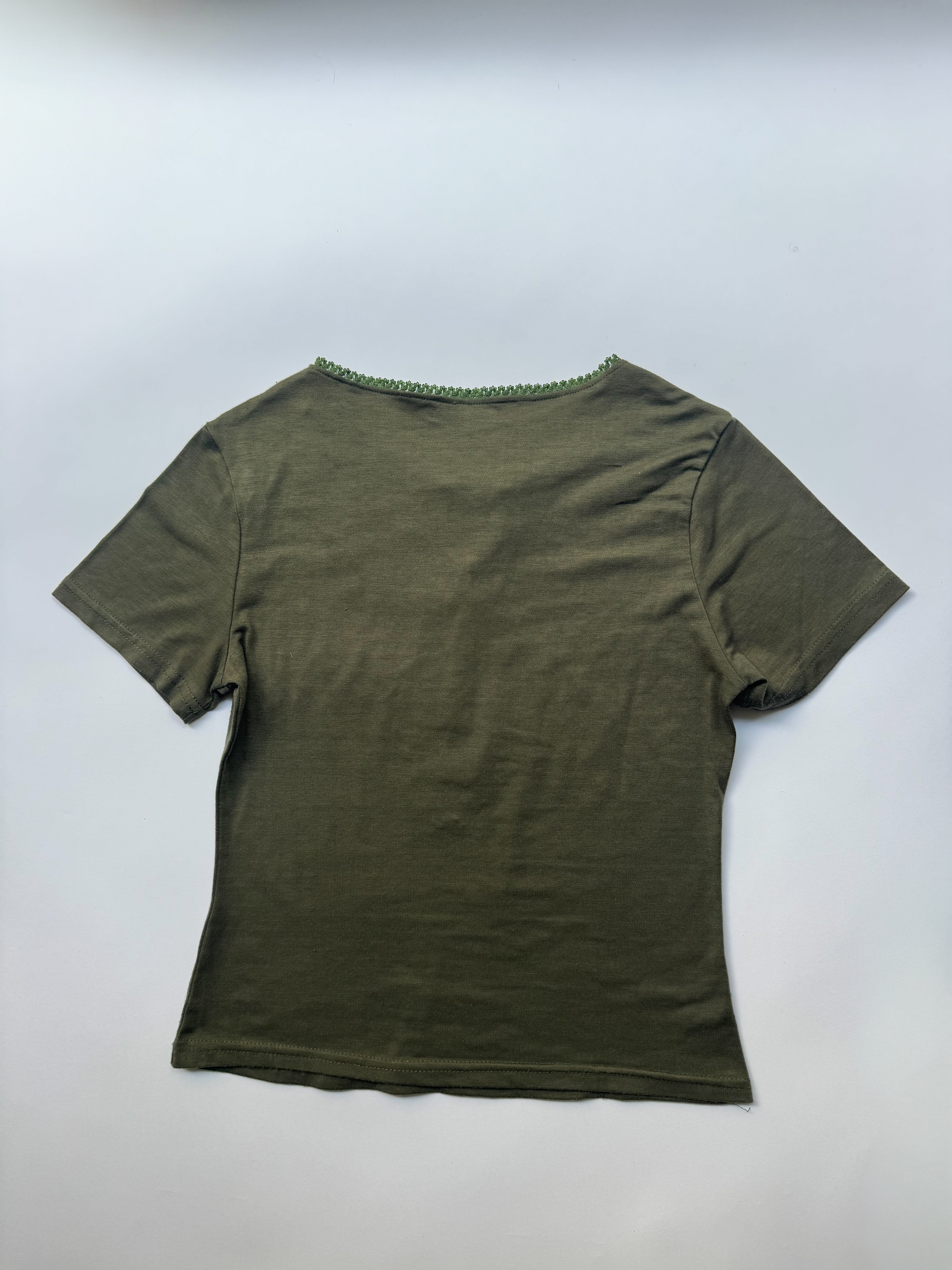 חולצה בשילוב רקמה וקשירה (M)