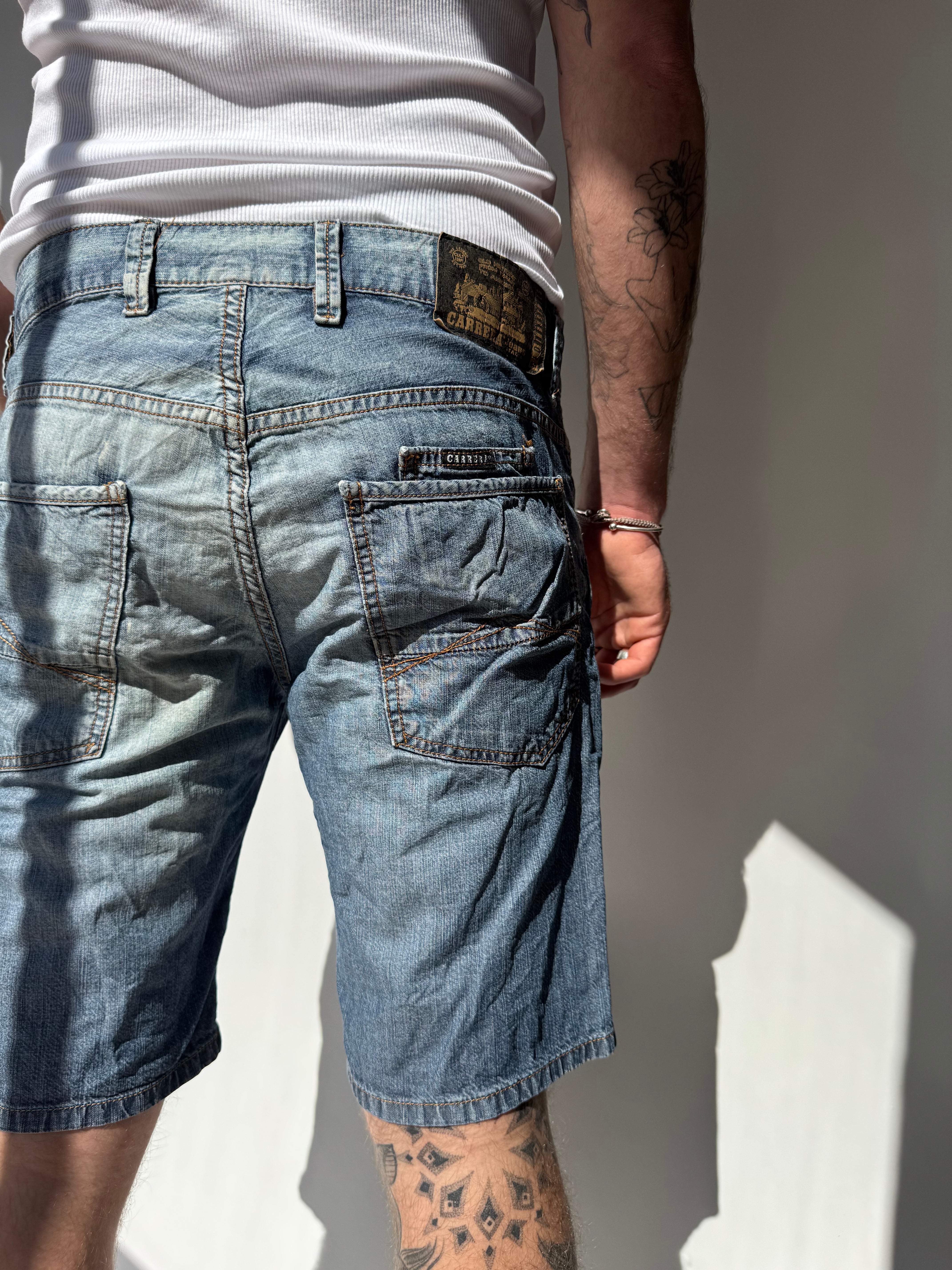 ג׳ינס בגזרה קלאסית (44)