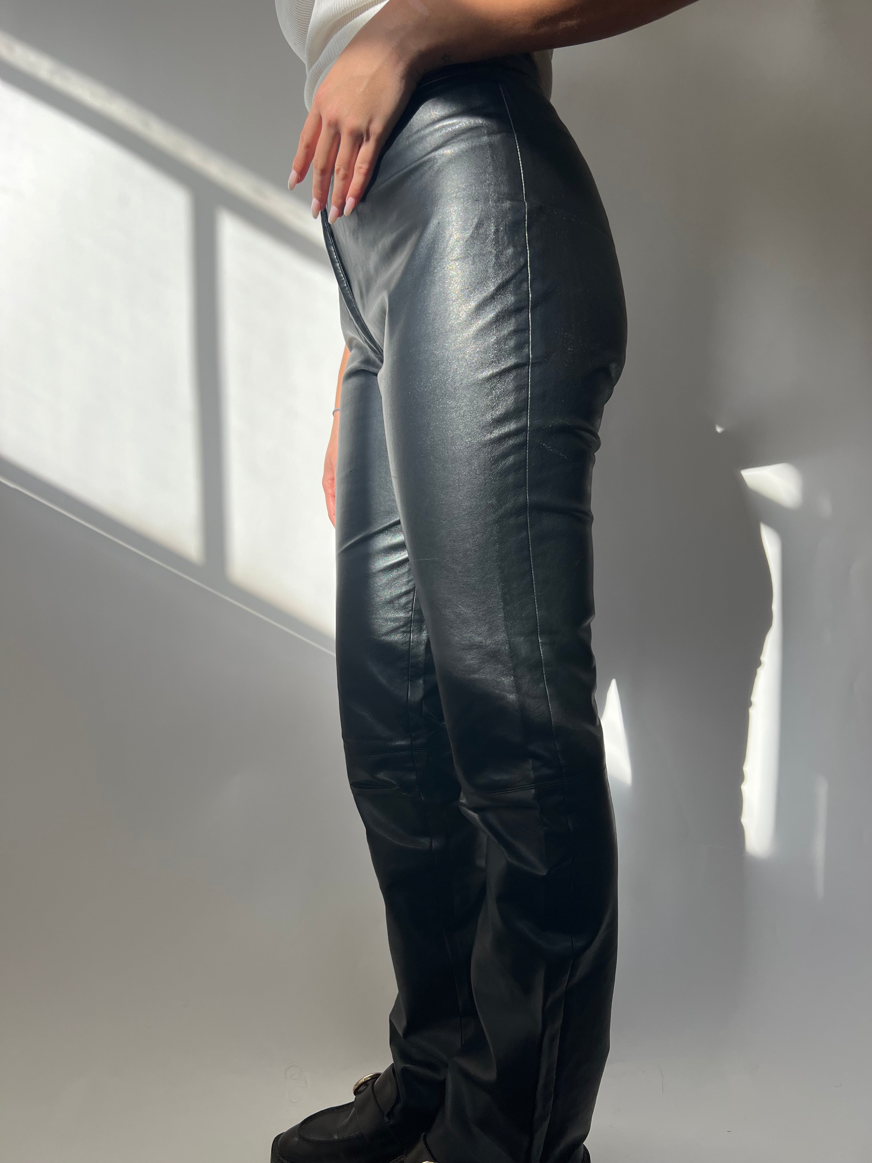 מכנסיים שחורים דמוי עור (38)