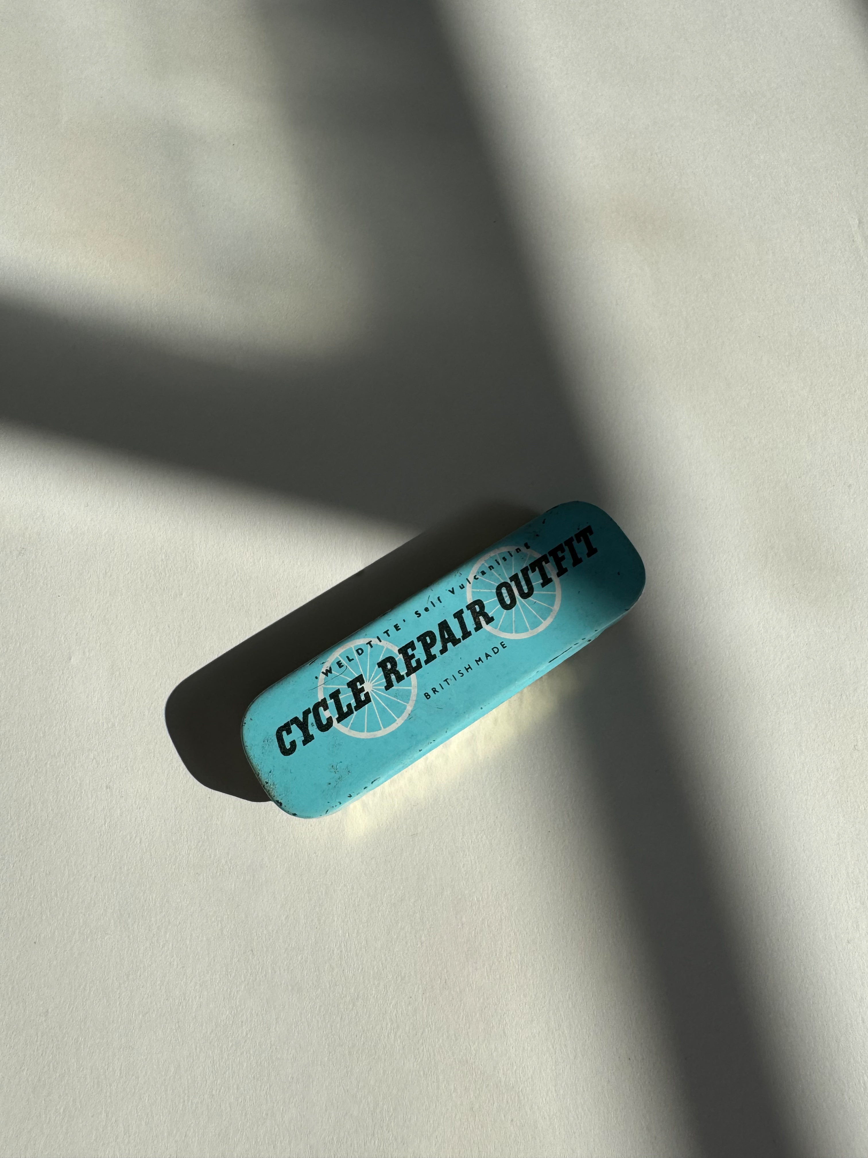 קופסת פח וינטג׳ אופניים