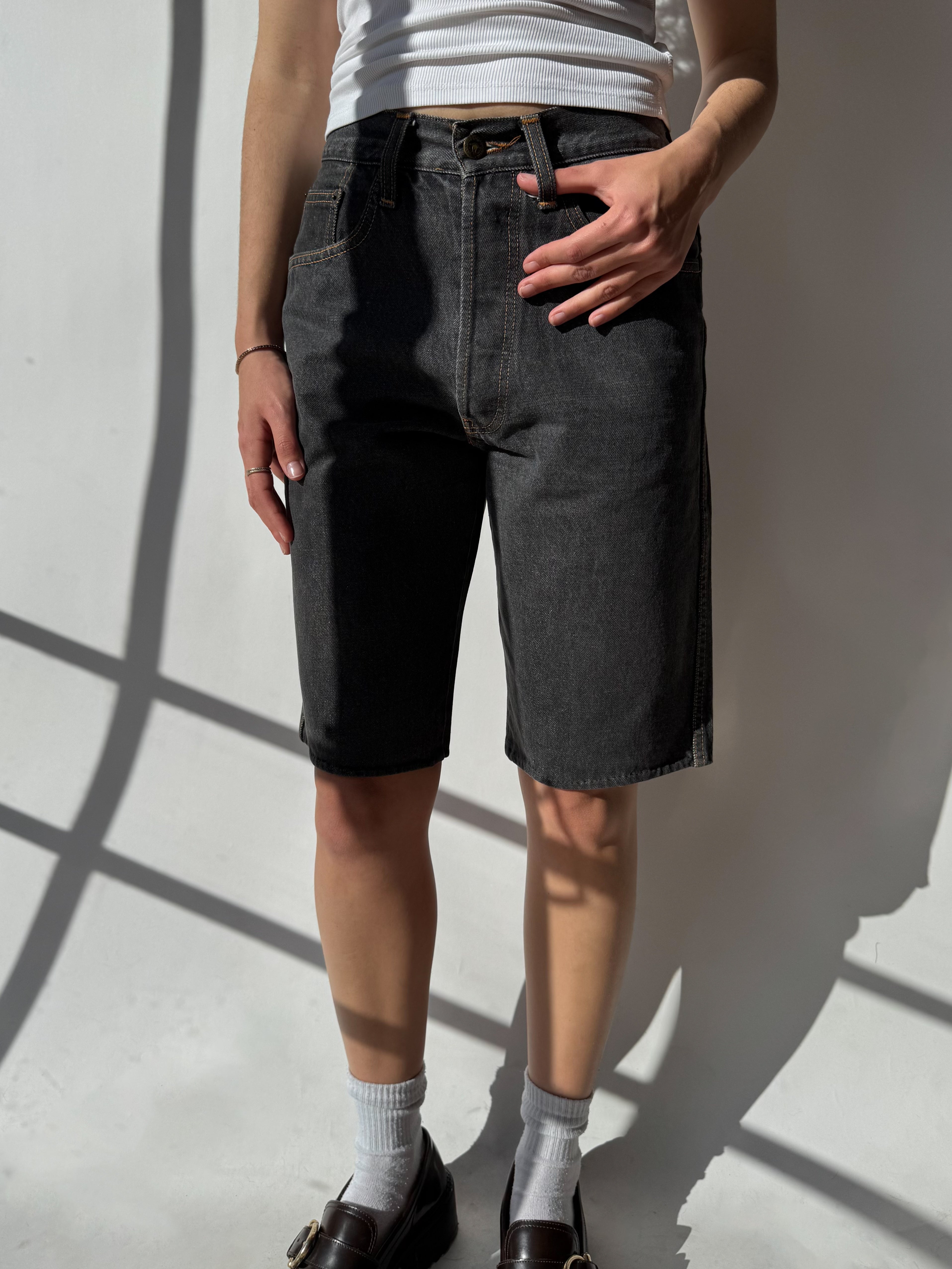 ג׳ינס קצר בגזרה גבוהה Moschino (36)