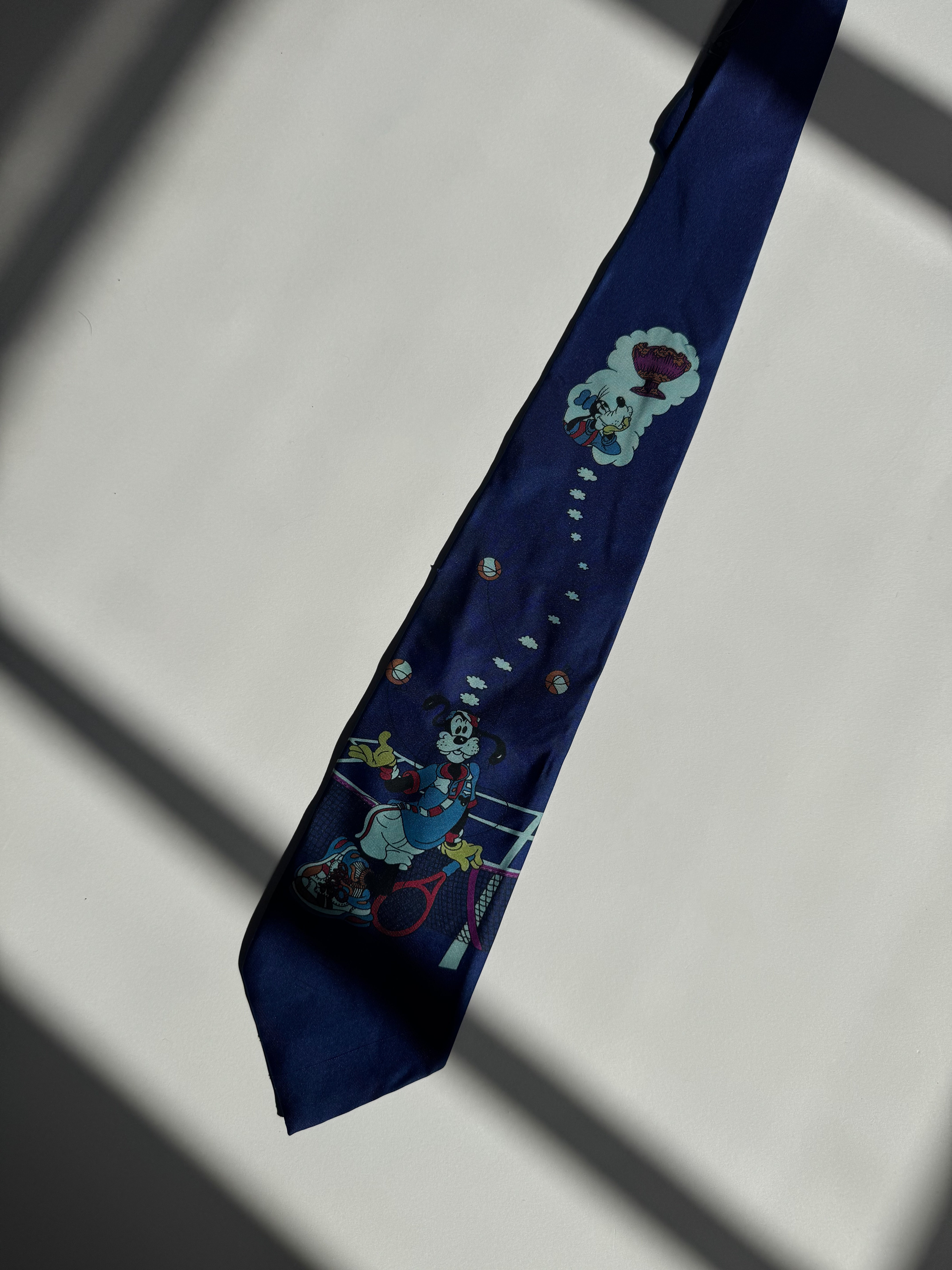 עניבת גוּפי ממשי בעבודת יד