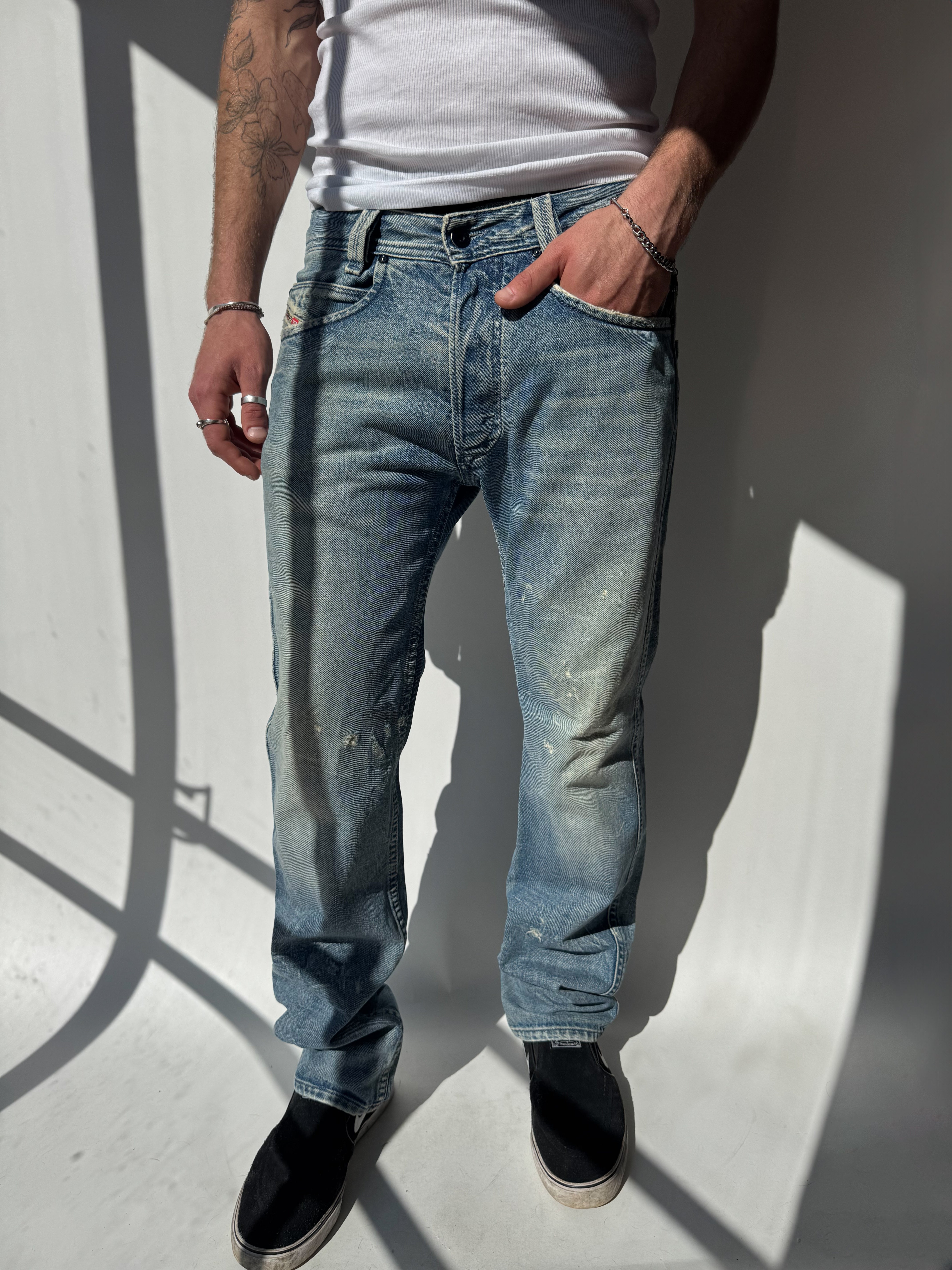 ג׳ינס קרעים בגזרה ישרה Diesel (42)