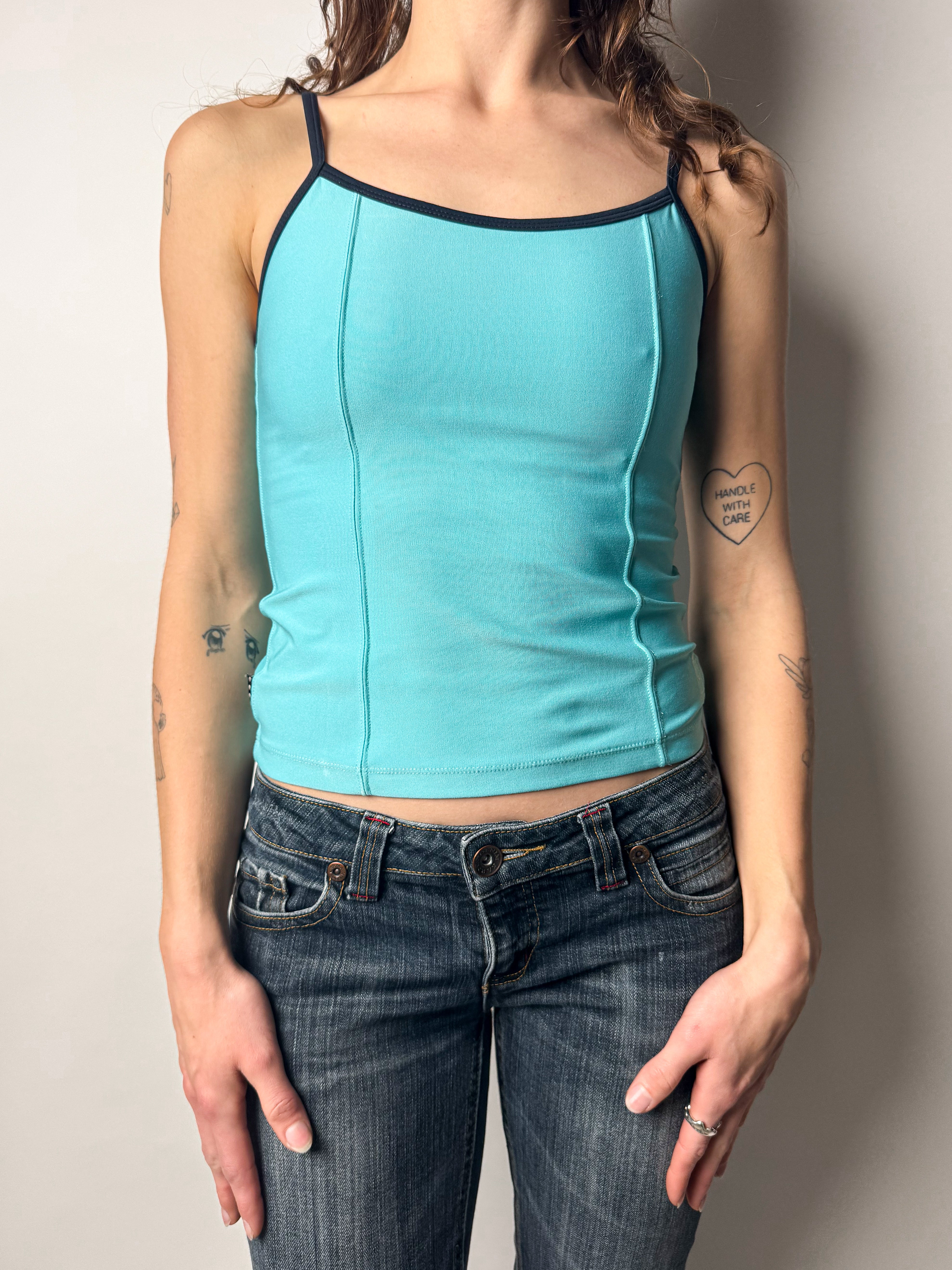 גופיית ספורט תכלת Nike (S)