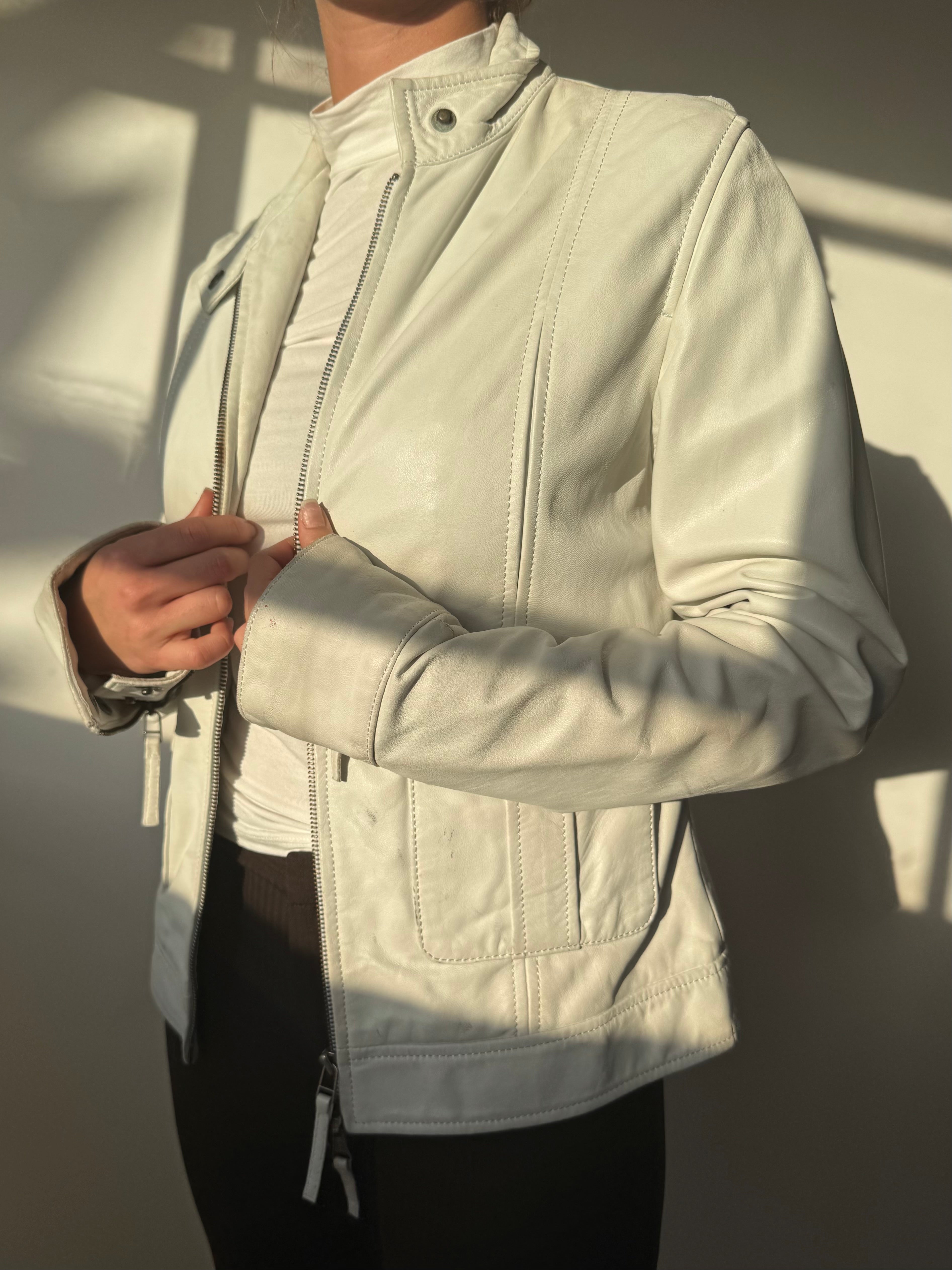 מעיל עור לבן (M)