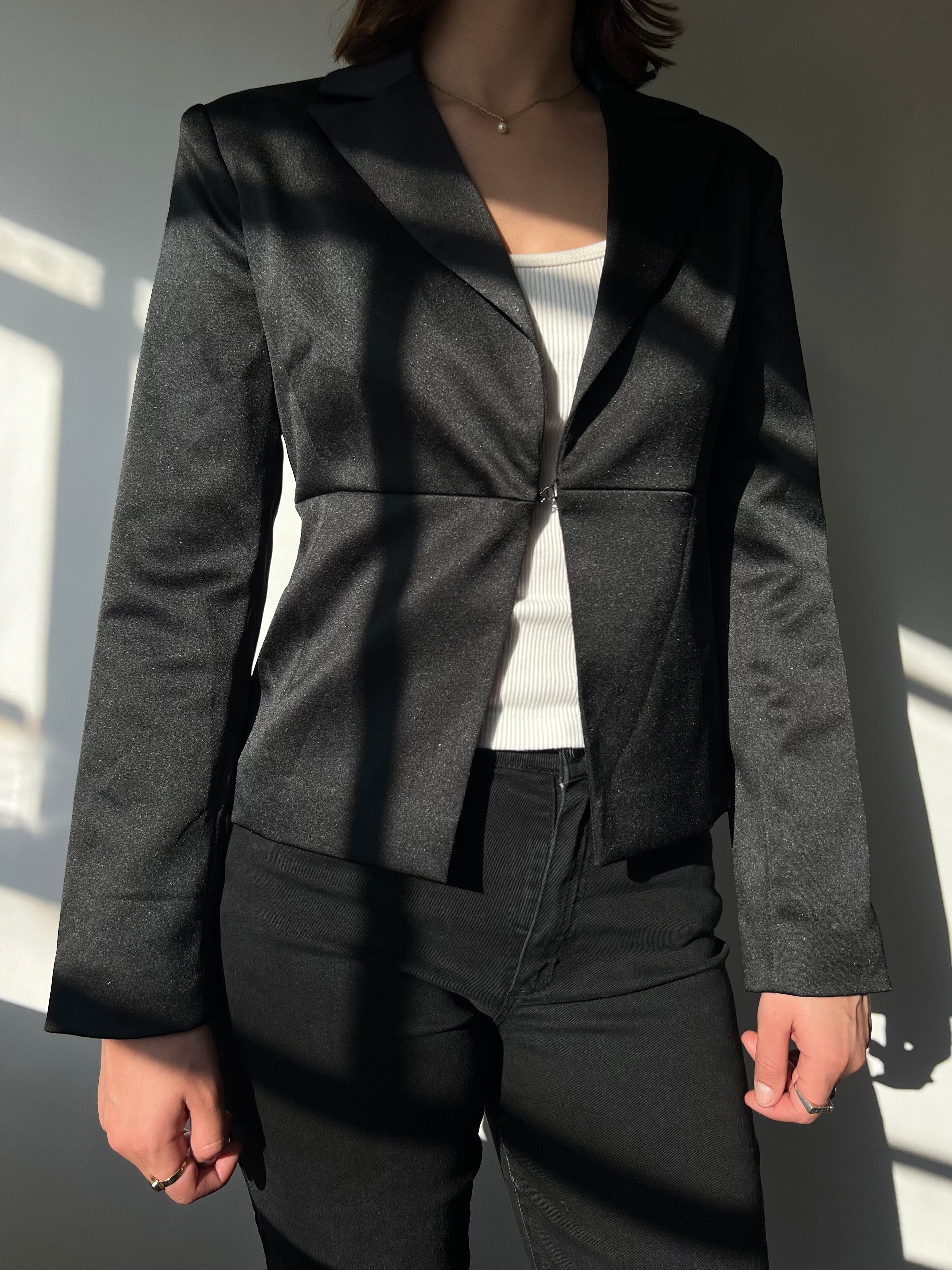 בלייזר שחור מבריק (S)