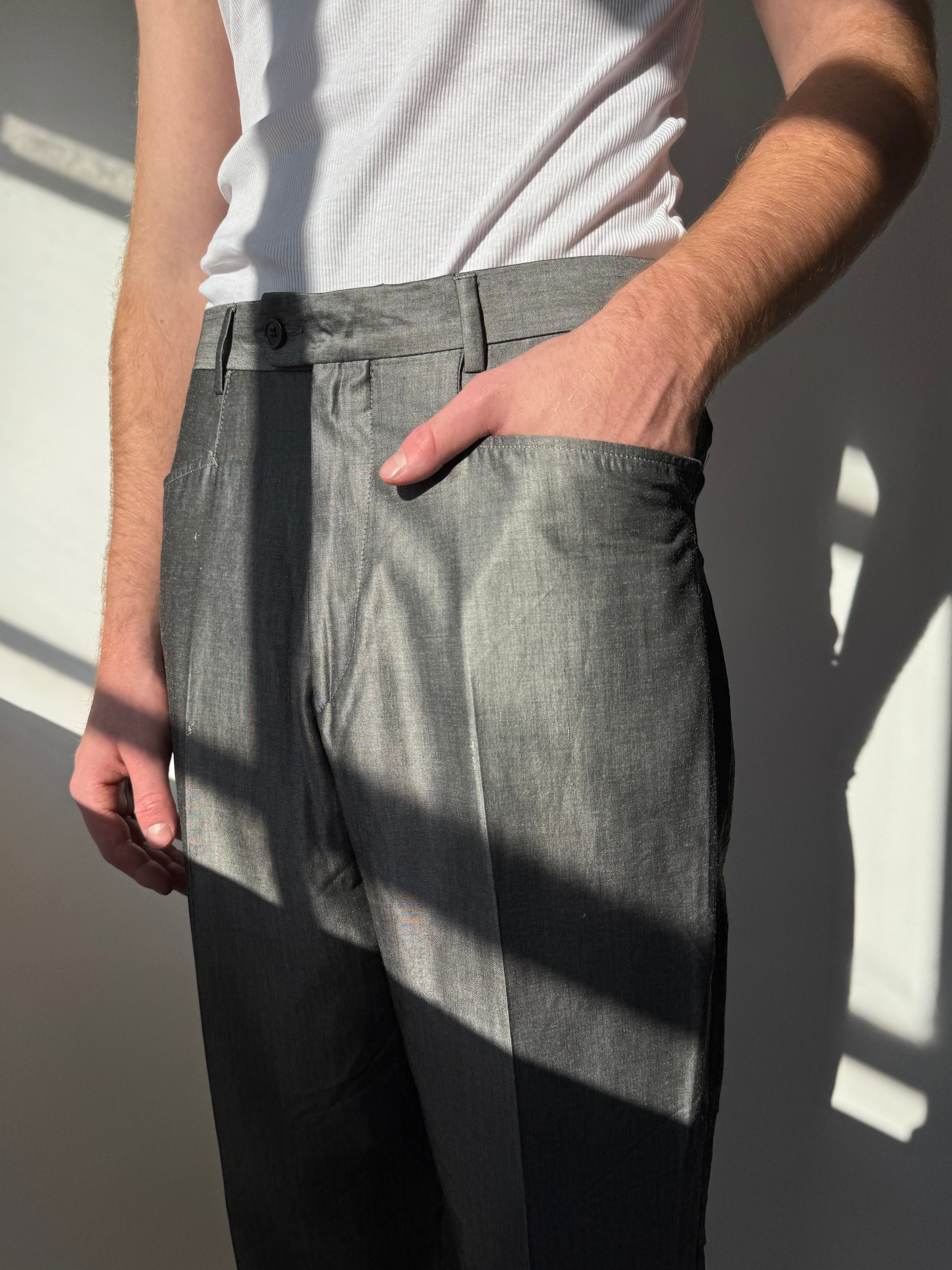 מכנסיים מחויטים כסופים (44)